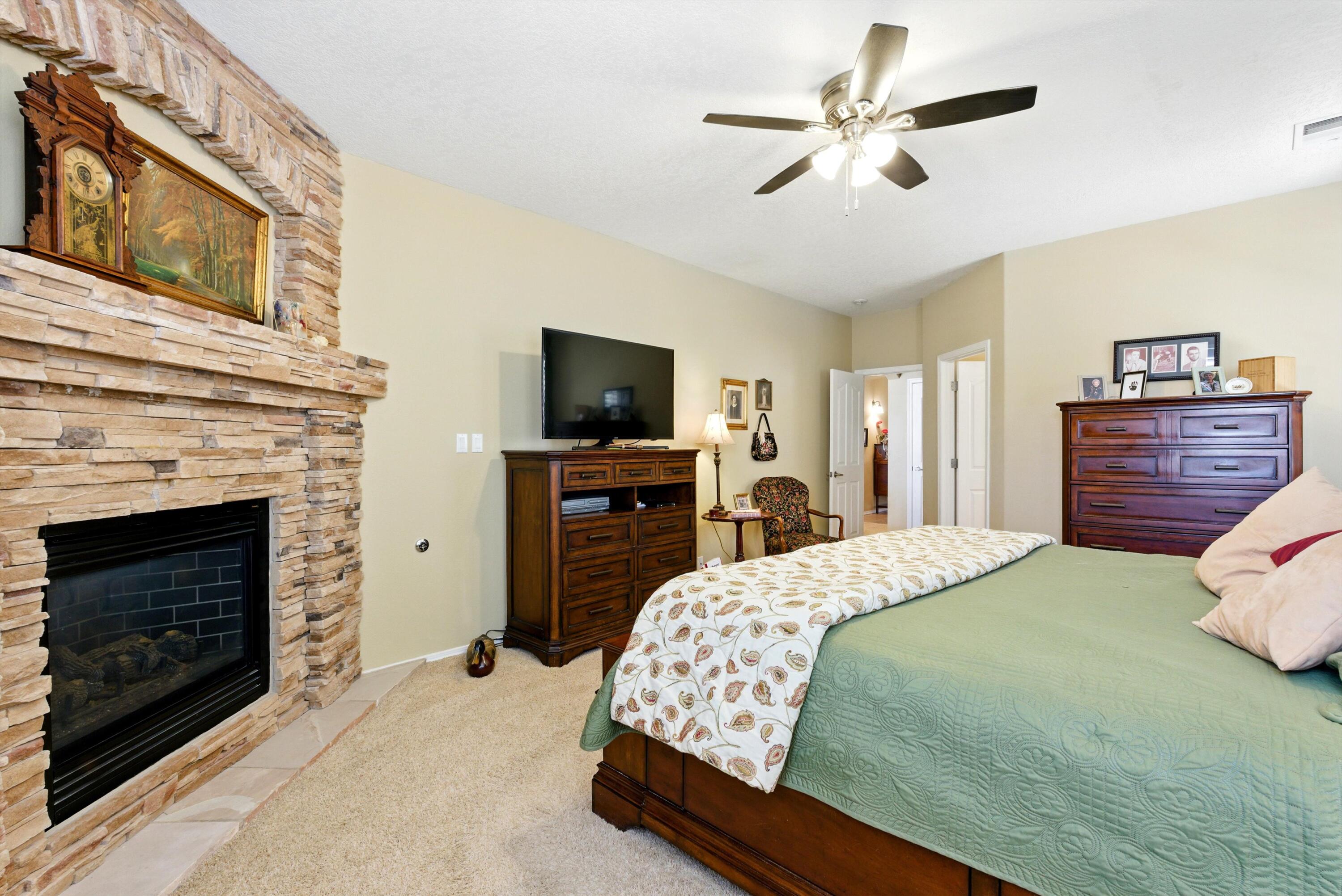 4972 NIGHT HAWK Drive NE