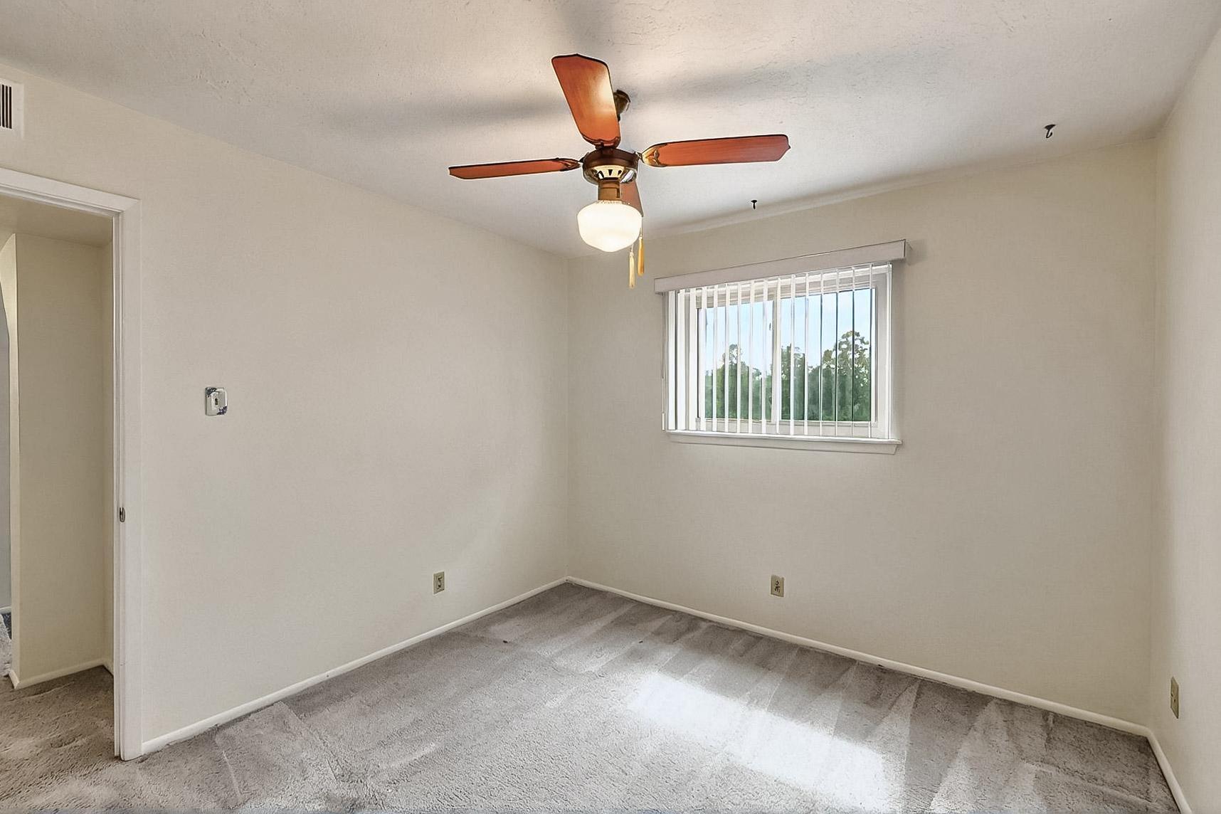 1217 LANDMAN Drive NE