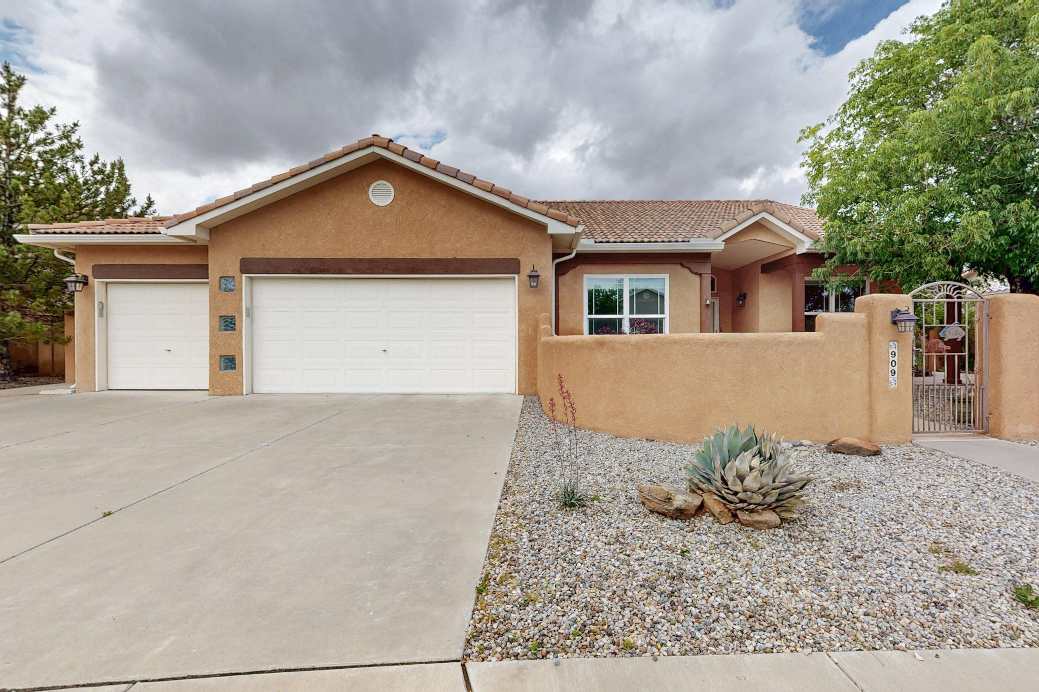 909 BOSQUE Road NE