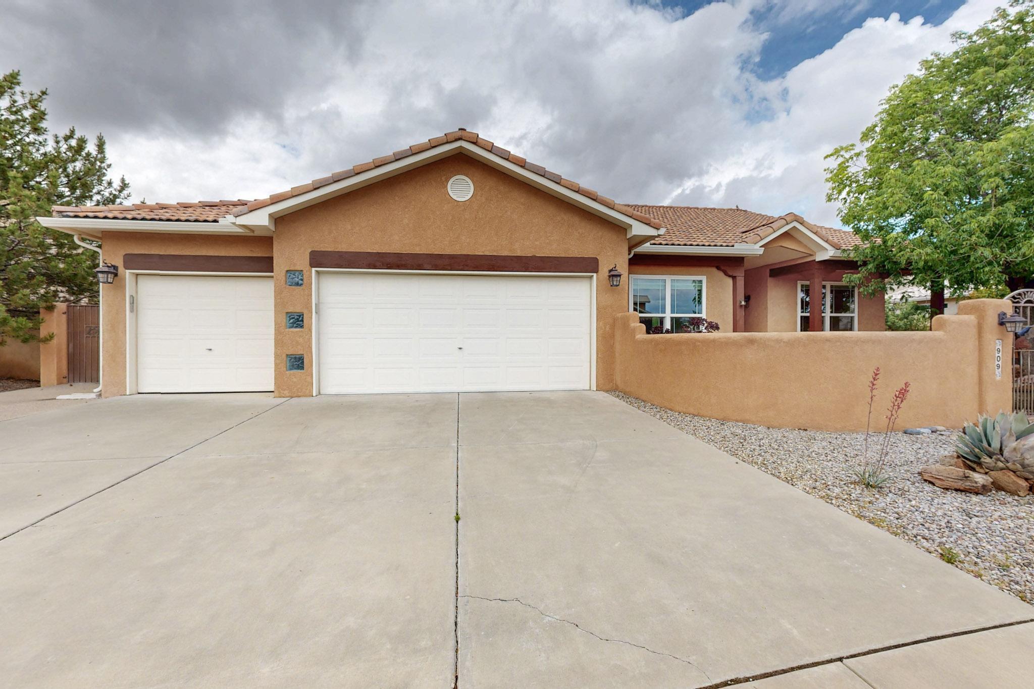 909 BOSQUE Road NE