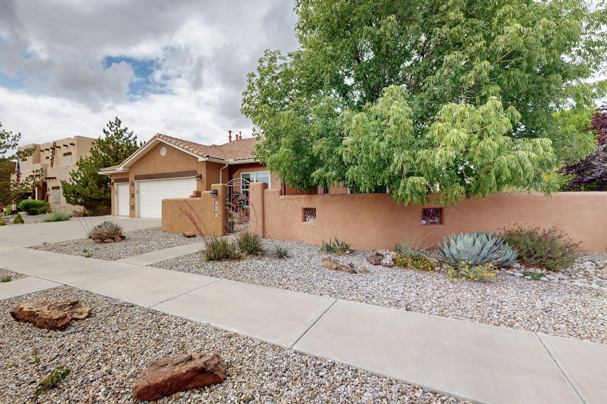 909 BOSQUE Road NE