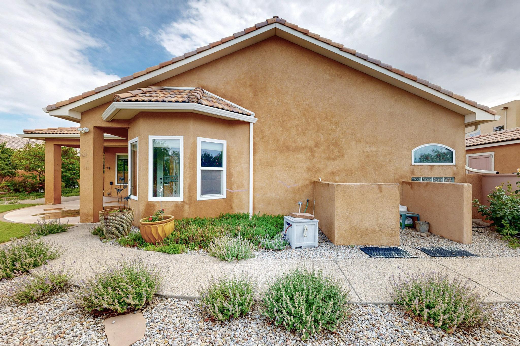 909 BOSQUE Road NE