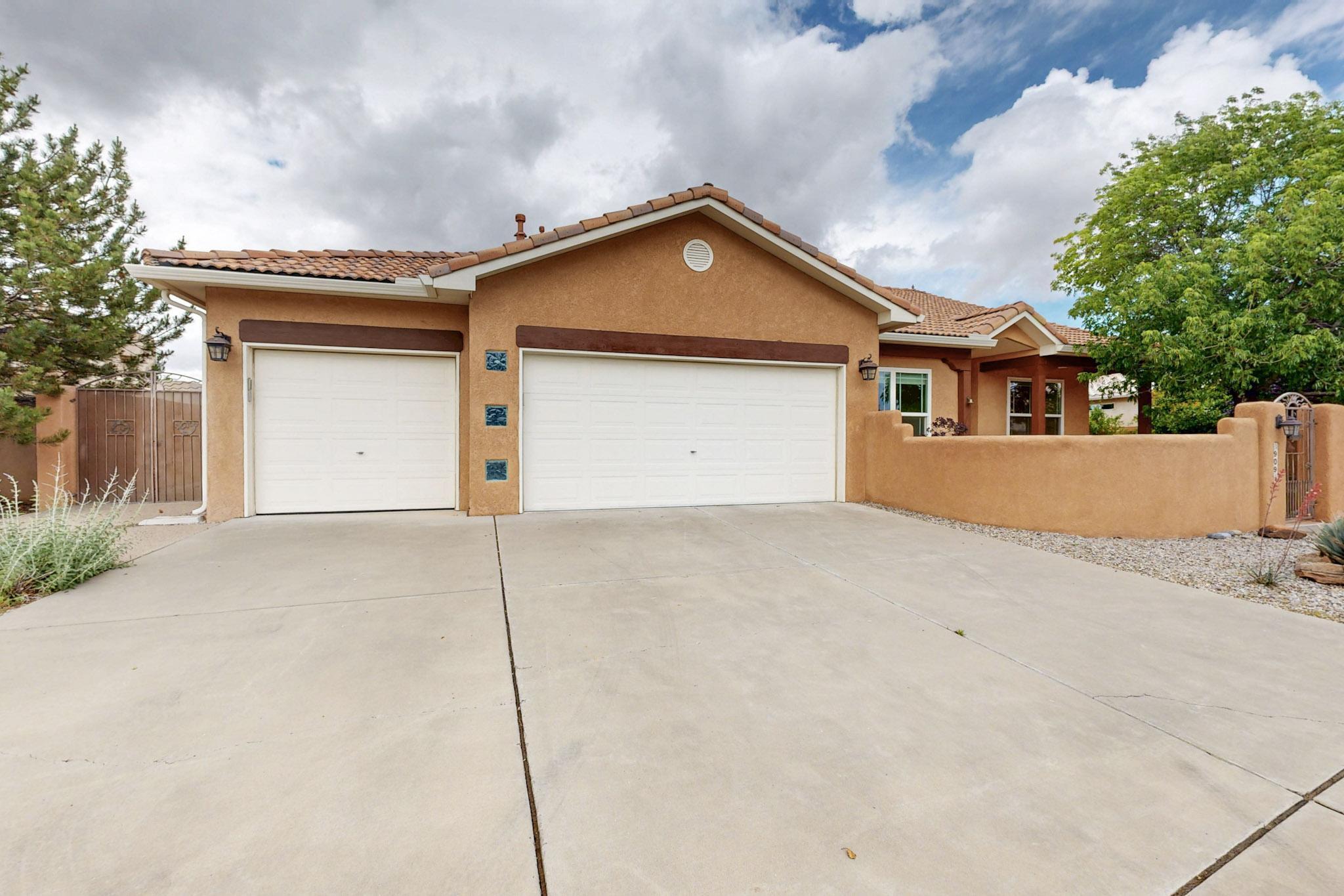 909 BOSQUE Road NE