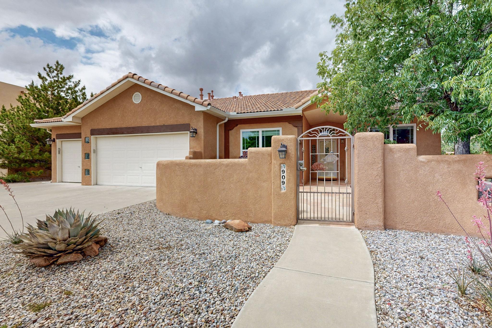 909 BOSQUE Road NE