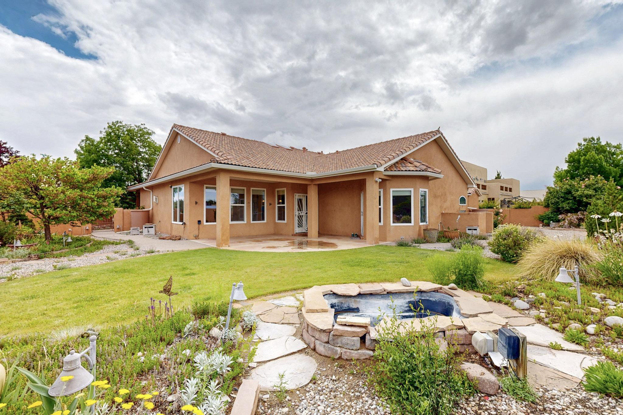 909 BOSQUE Road NE
