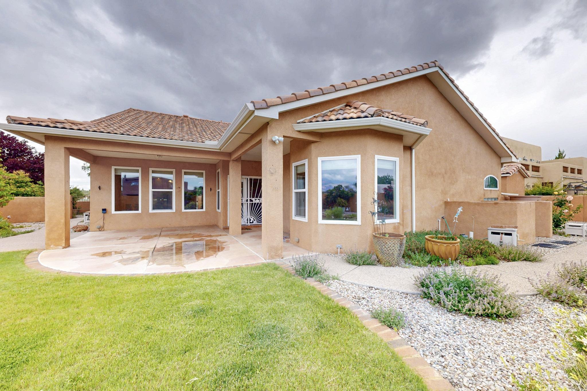 909 BOSQUE Road NE