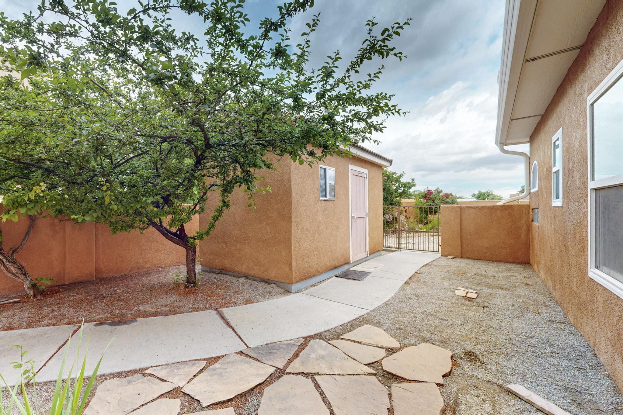 909 BOSQUE Road NE