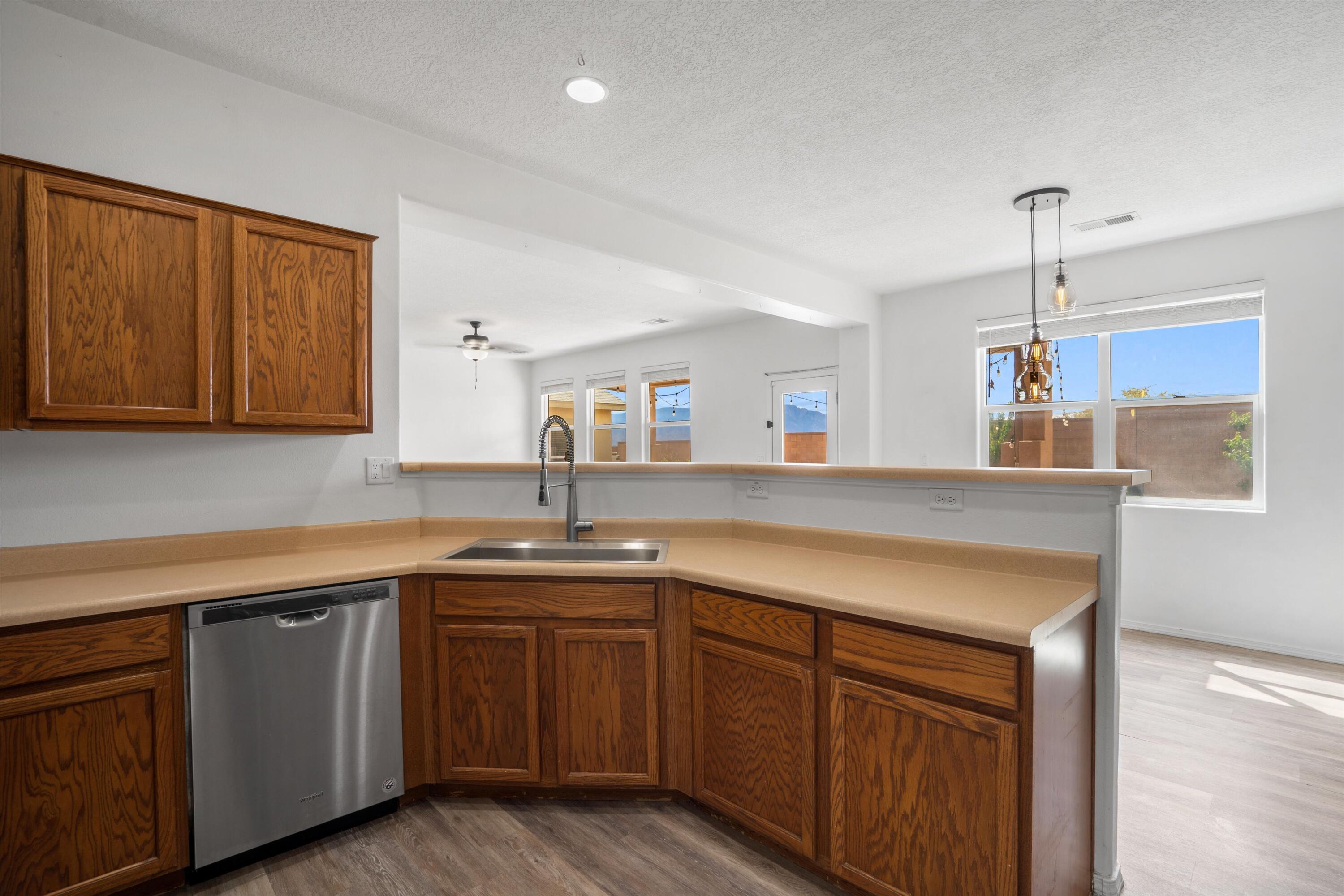 3702 BUCKSKIN Loop NE