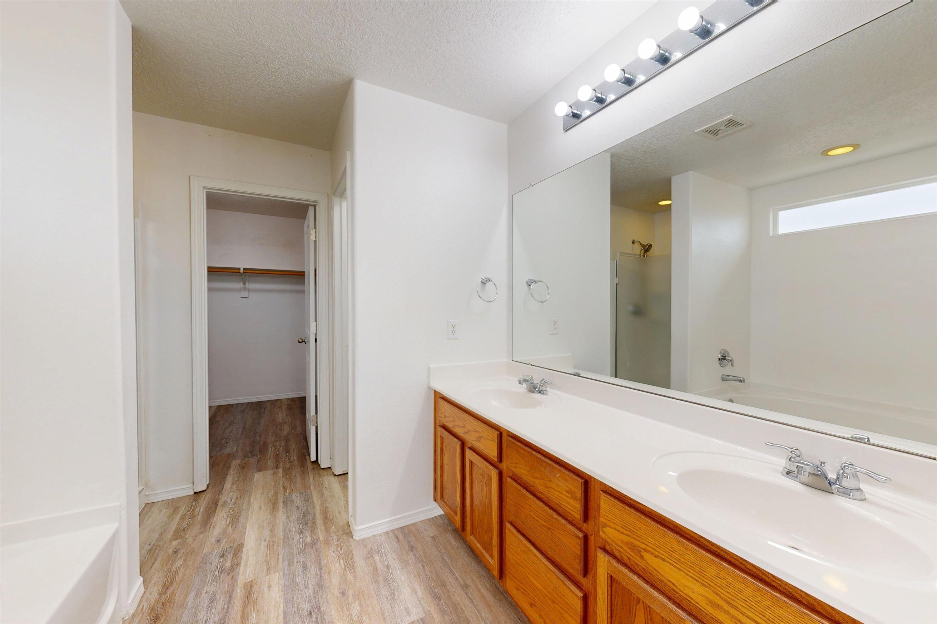 3702 BUCKSKIN Loop NE