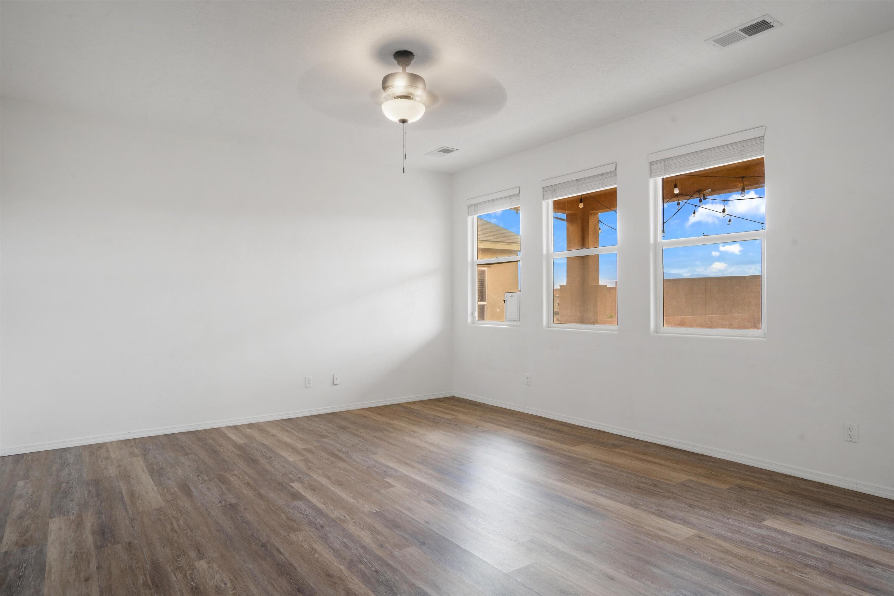 3702 BUCKSKIN Loop NE