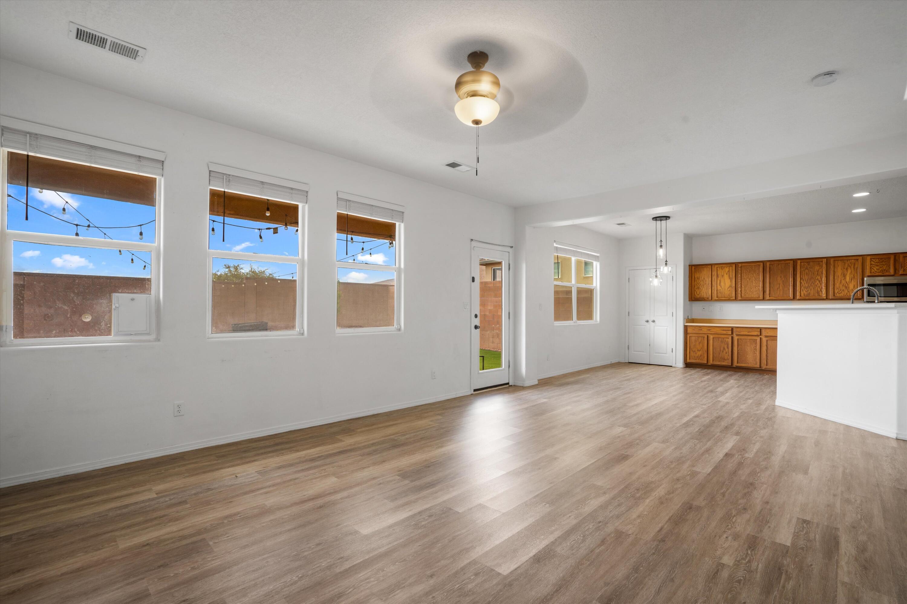 3702 BUCKSKIN Loop NE