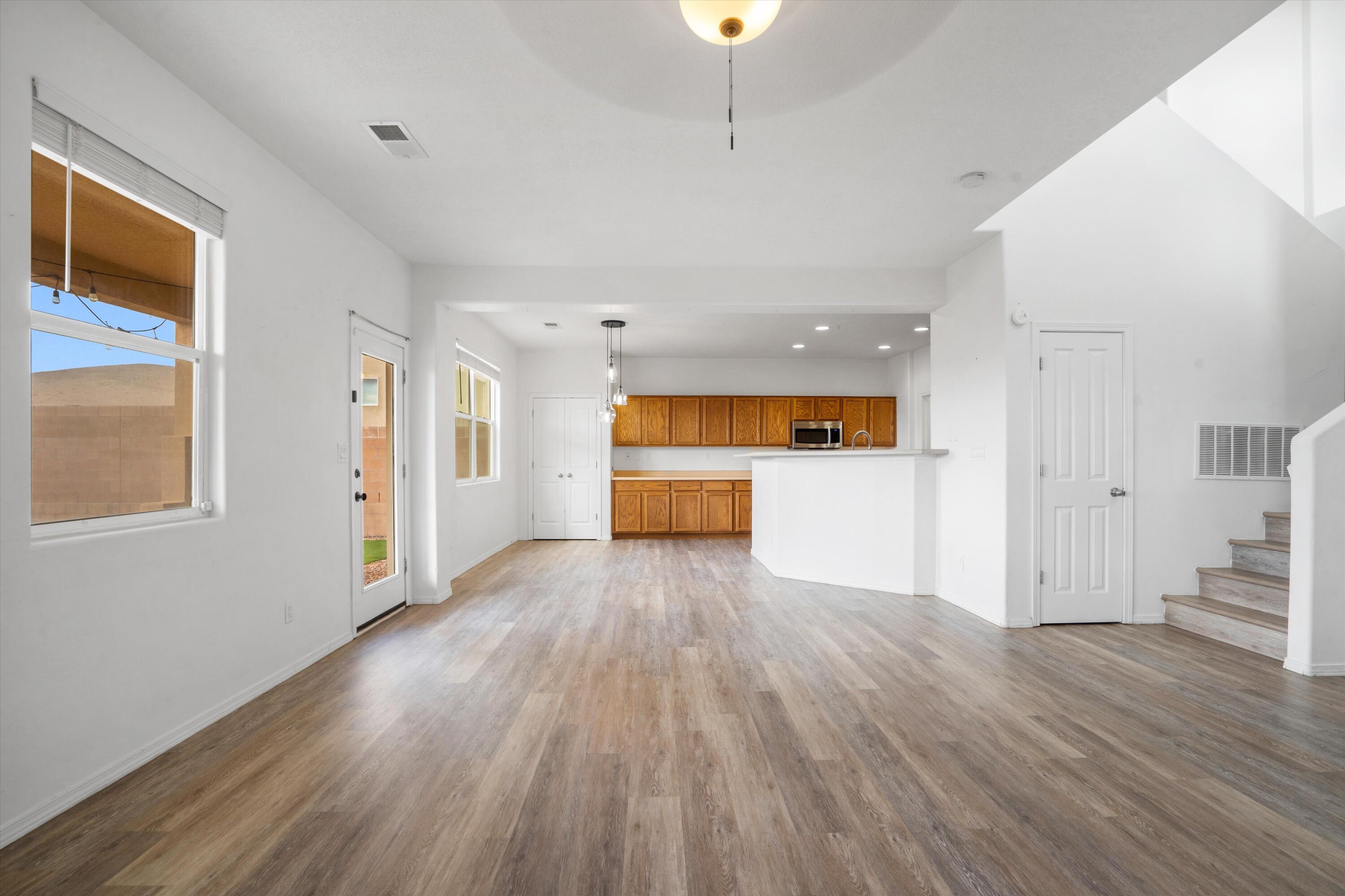 3702 BUCKSKIN Loop NE