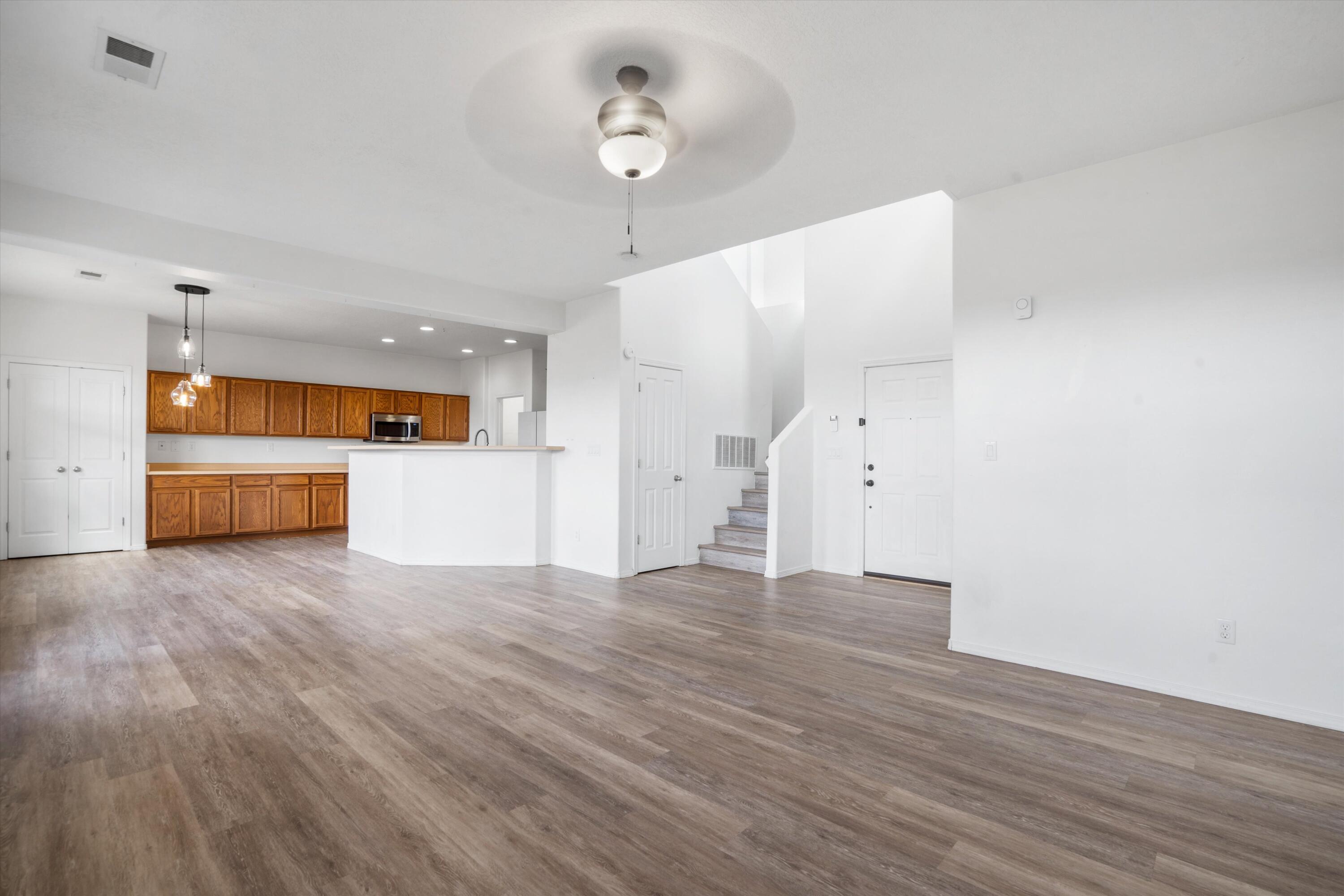 3702 BUCKSKIN Loop NE