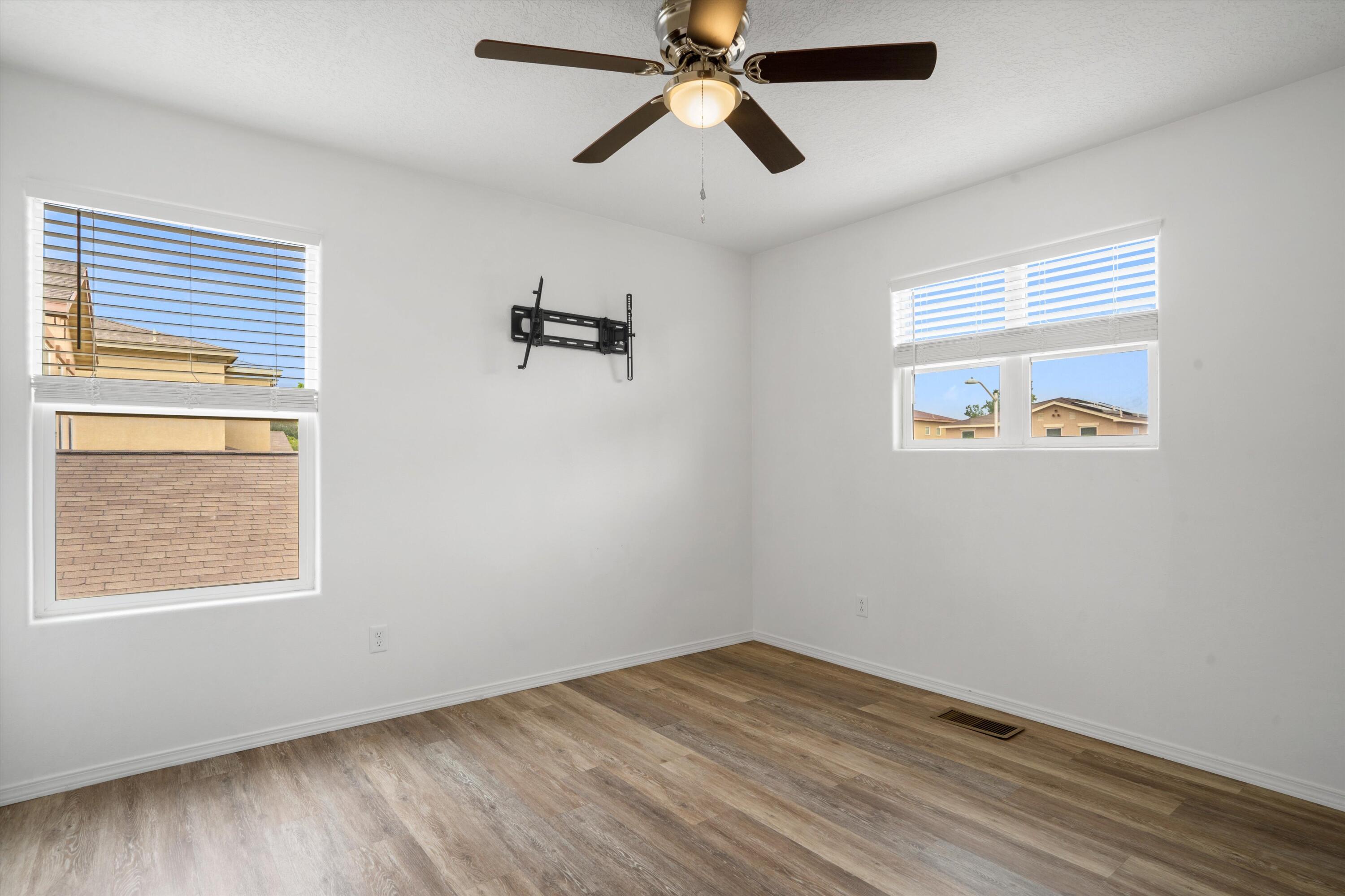3702 BUCKSKIN Loop NE