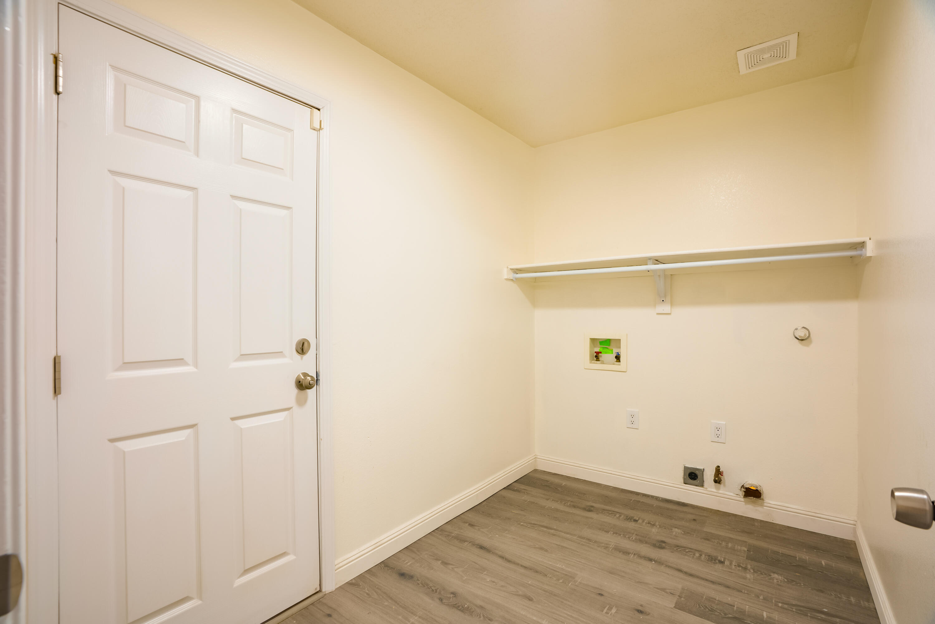 7113 AVIGNON Court NW