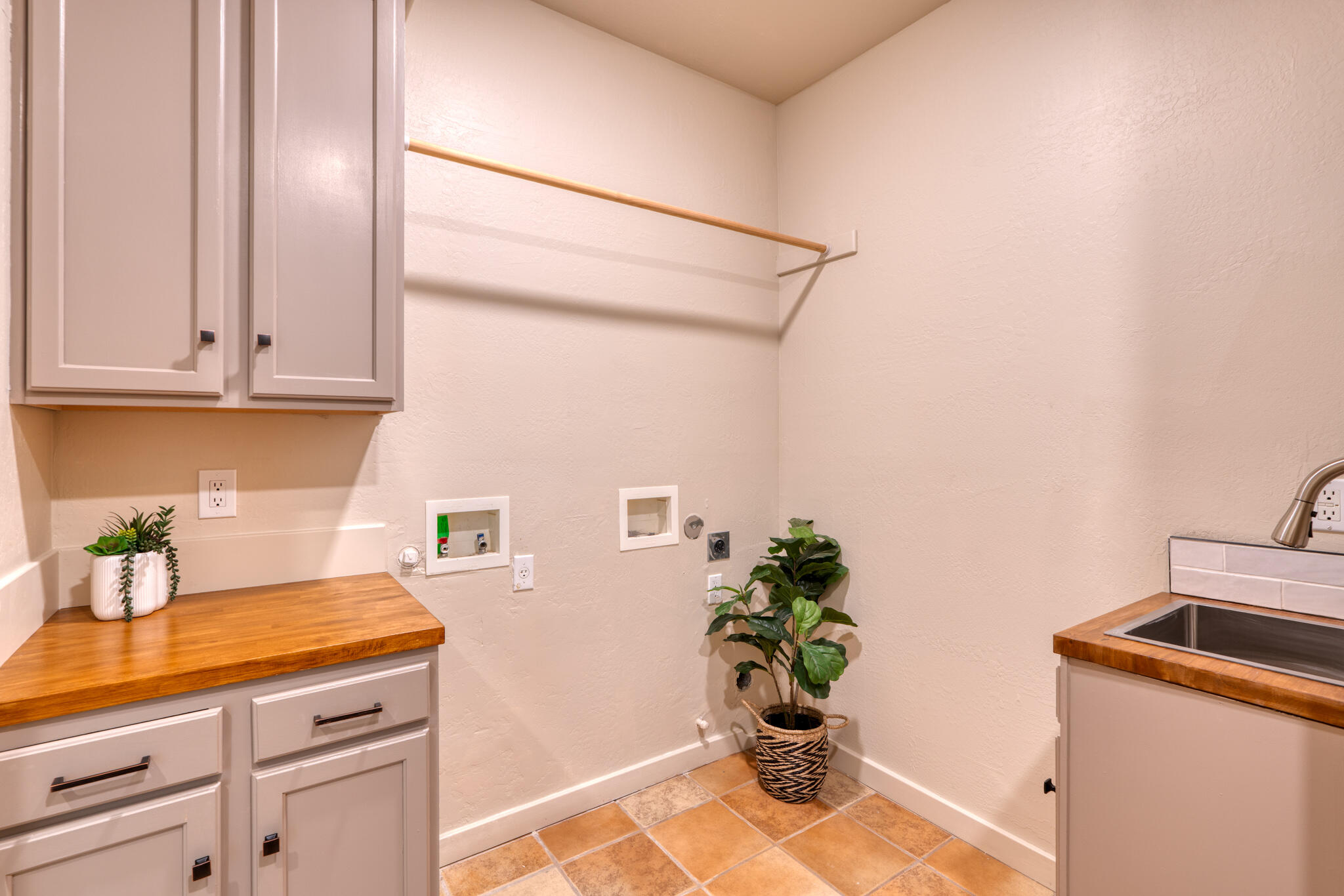 7 LOBELIA Lane