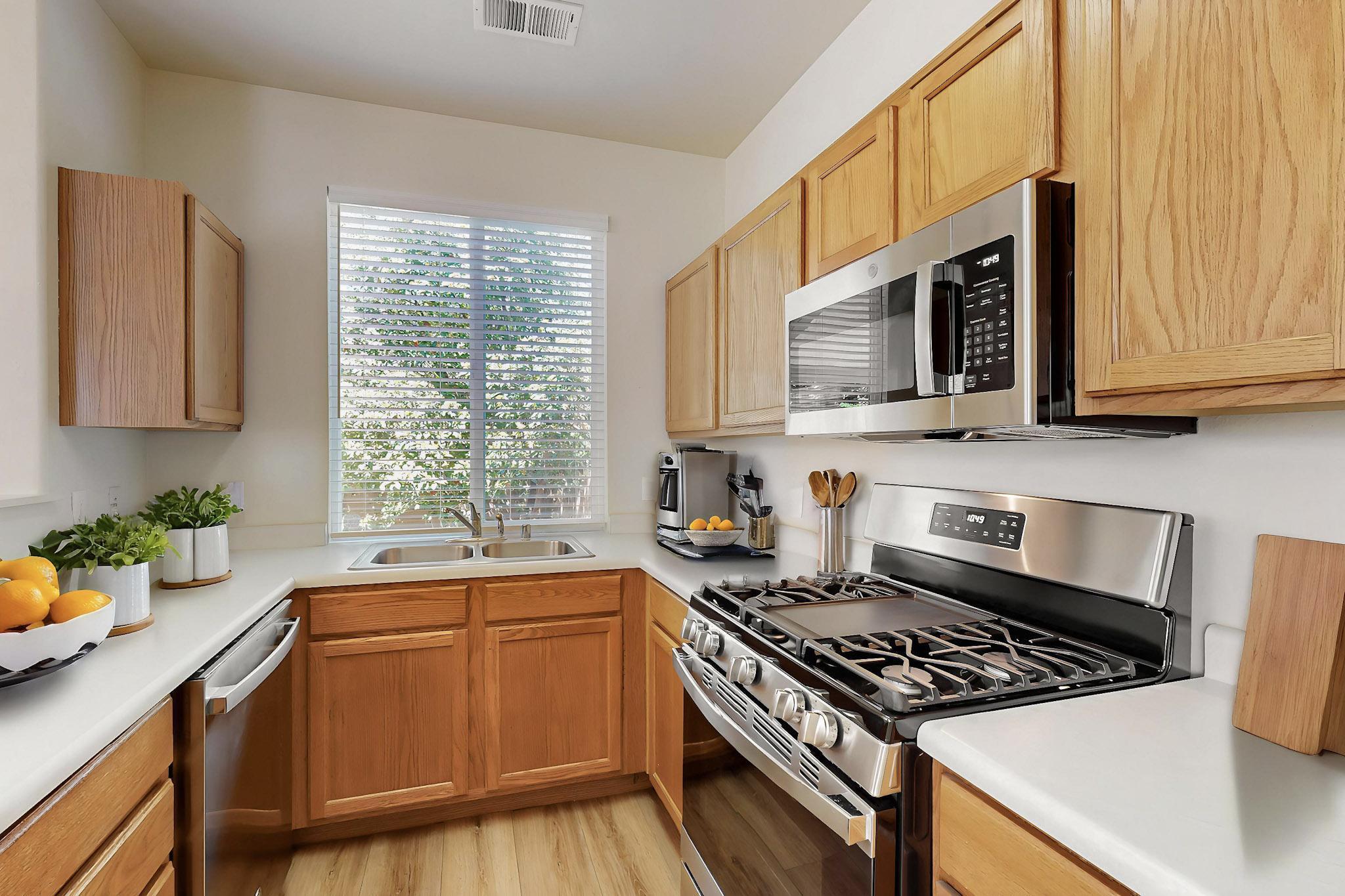 6501 SAN ANTONIO Drive NE