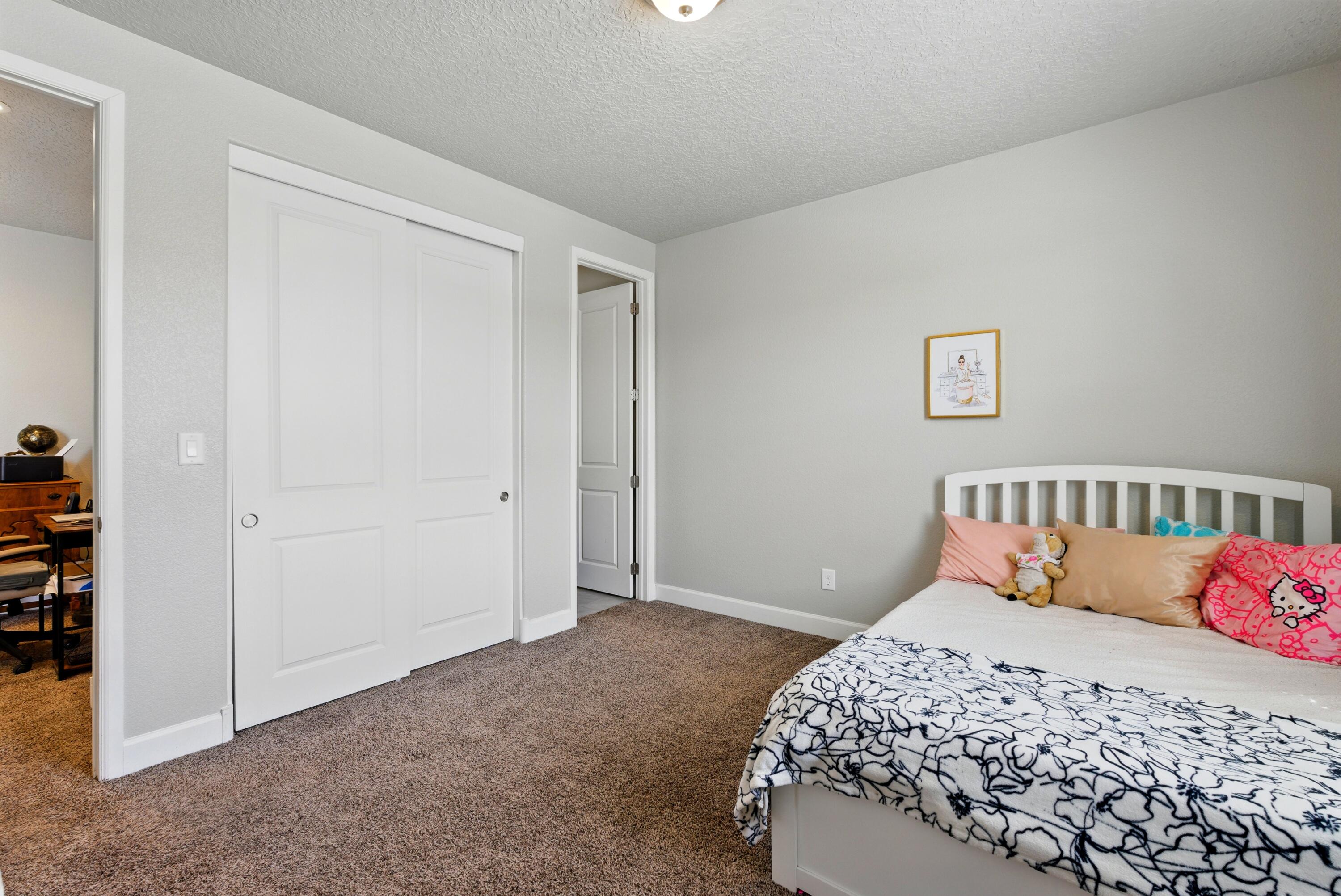 4529 SKYLINE Loop NE