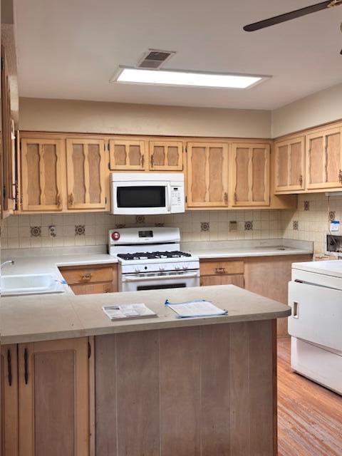 806 OREJA DE ORO Drive SE