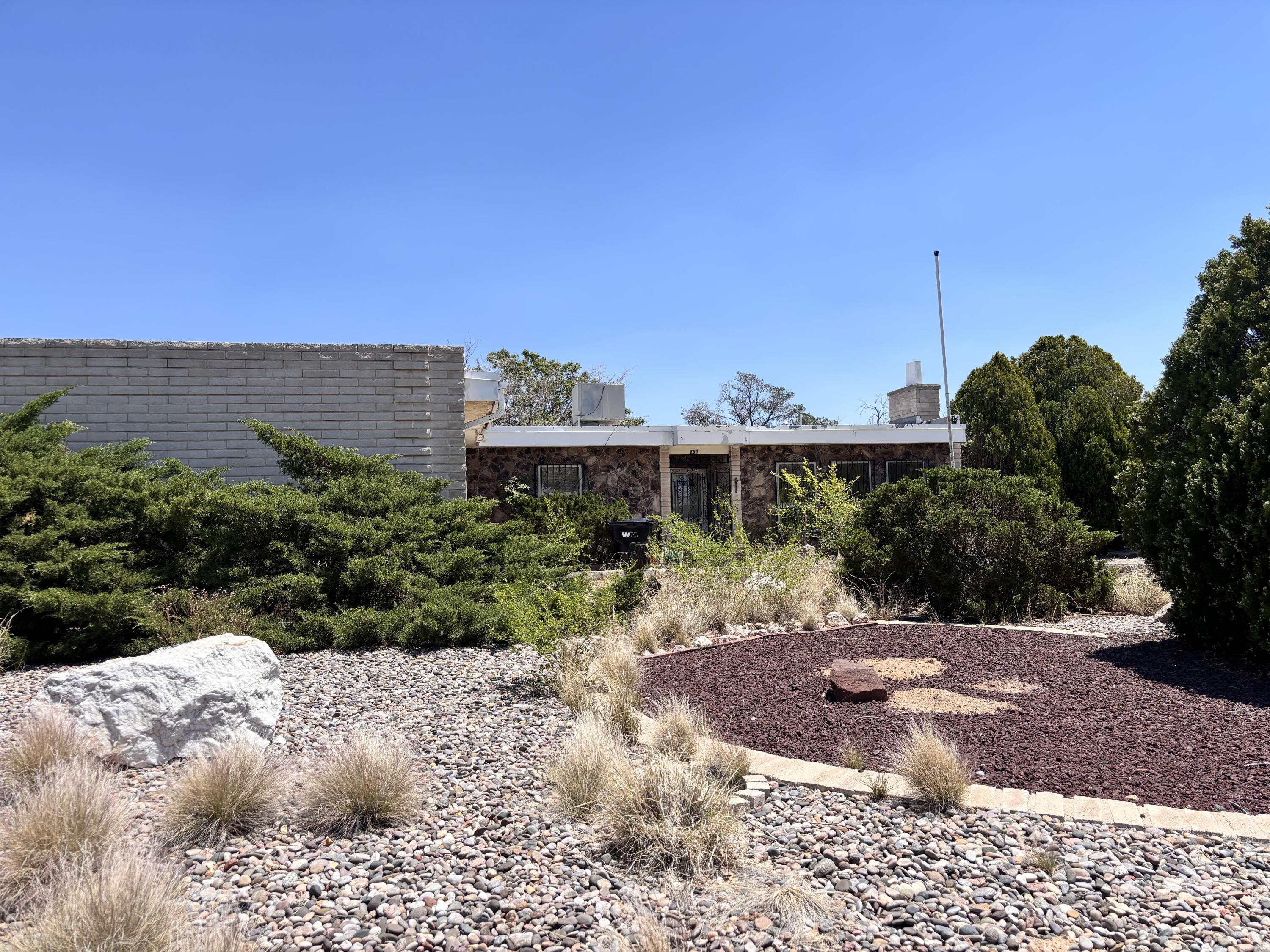 806 OREJA DE ORO Drive SE