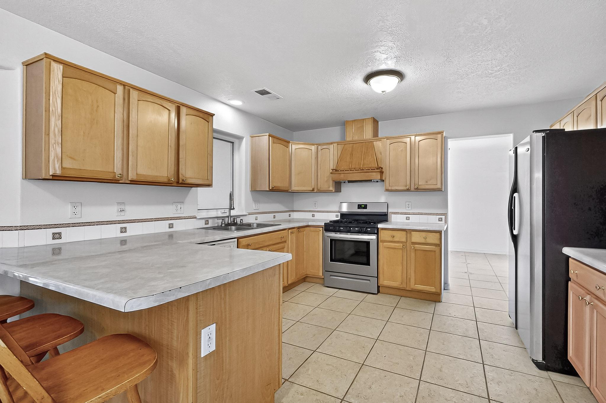 717 MONTERREY Road NE