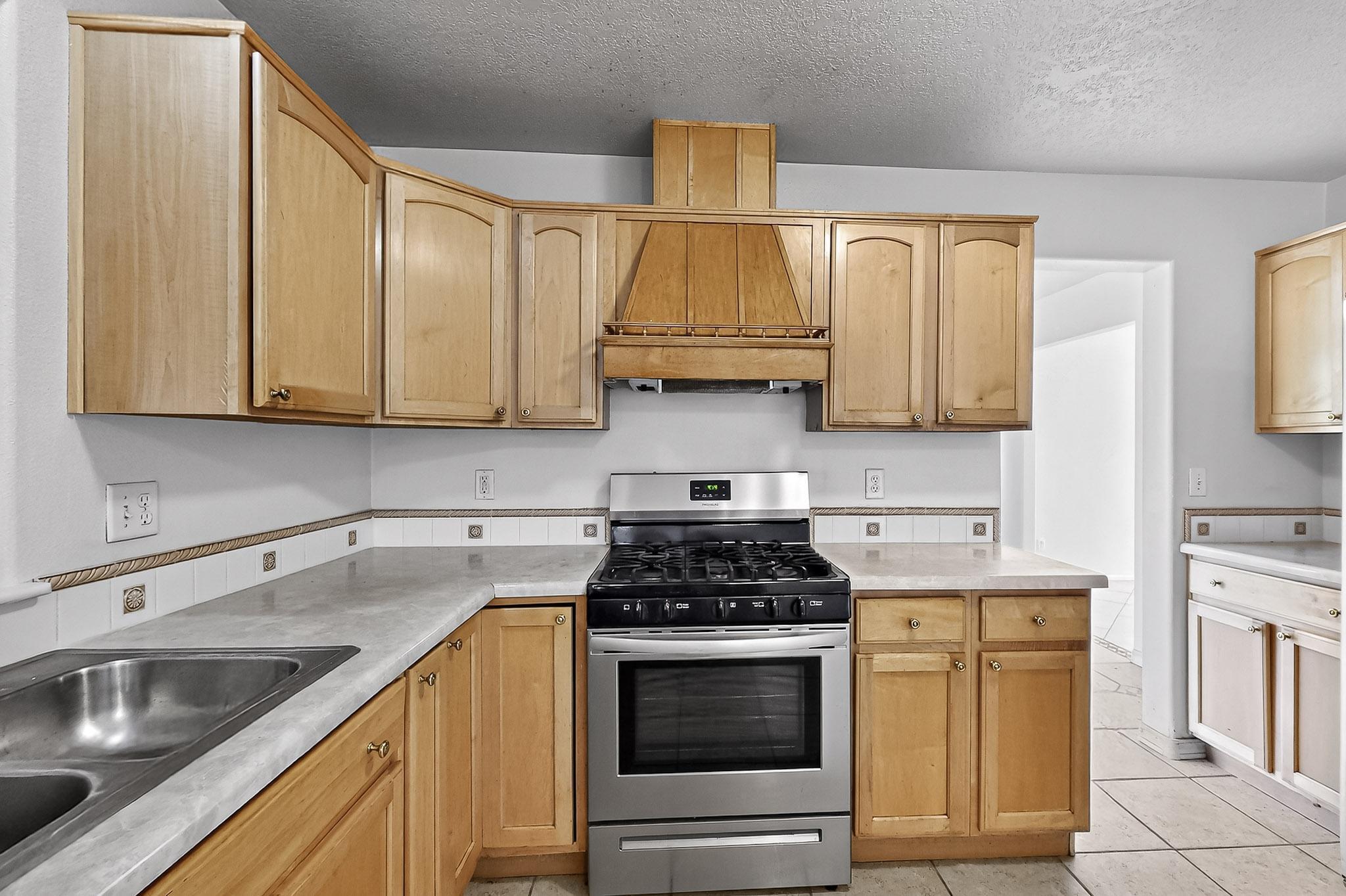 717 MONTERREY Road NE