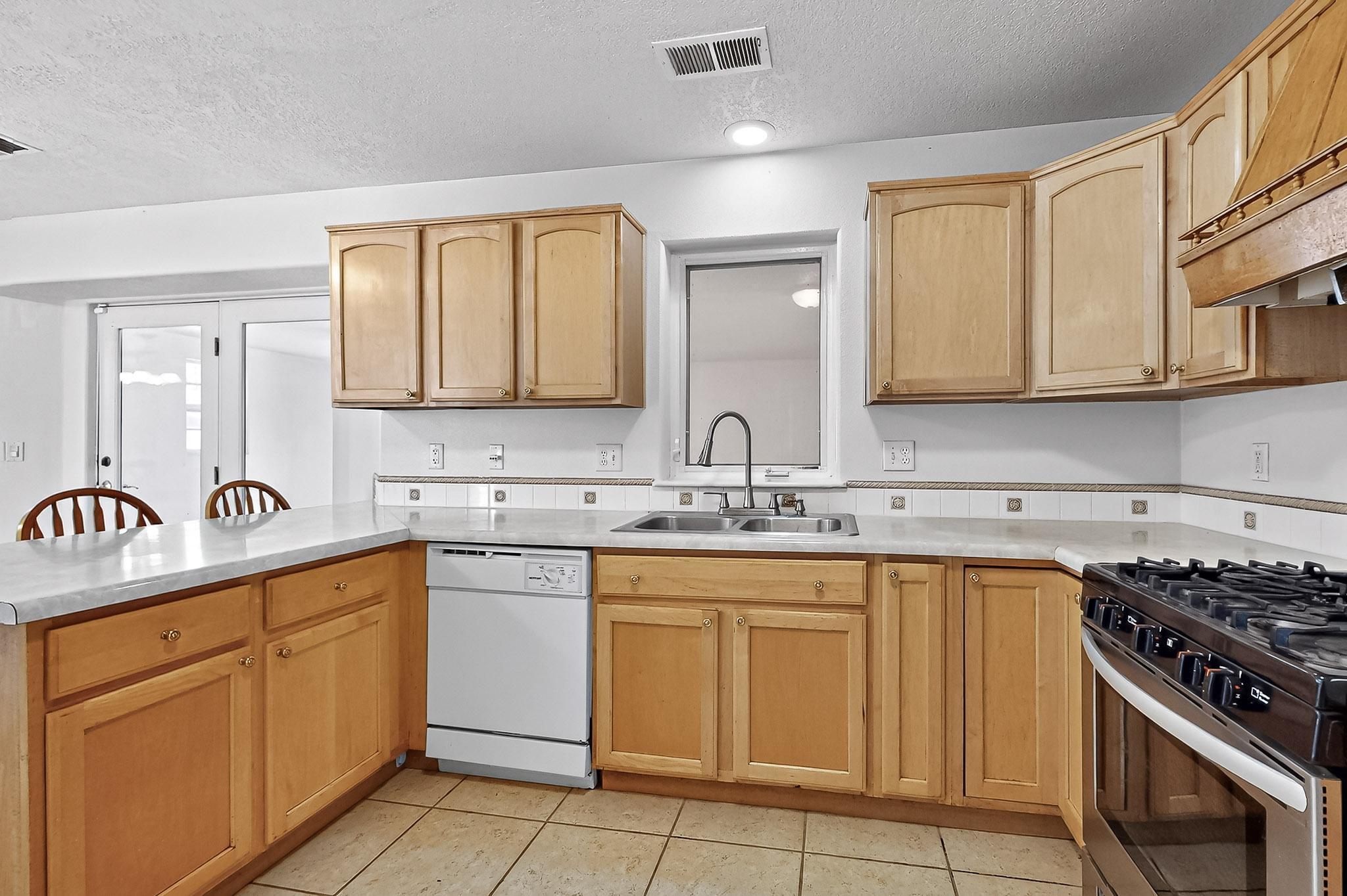 717 MONTERREY Road NE