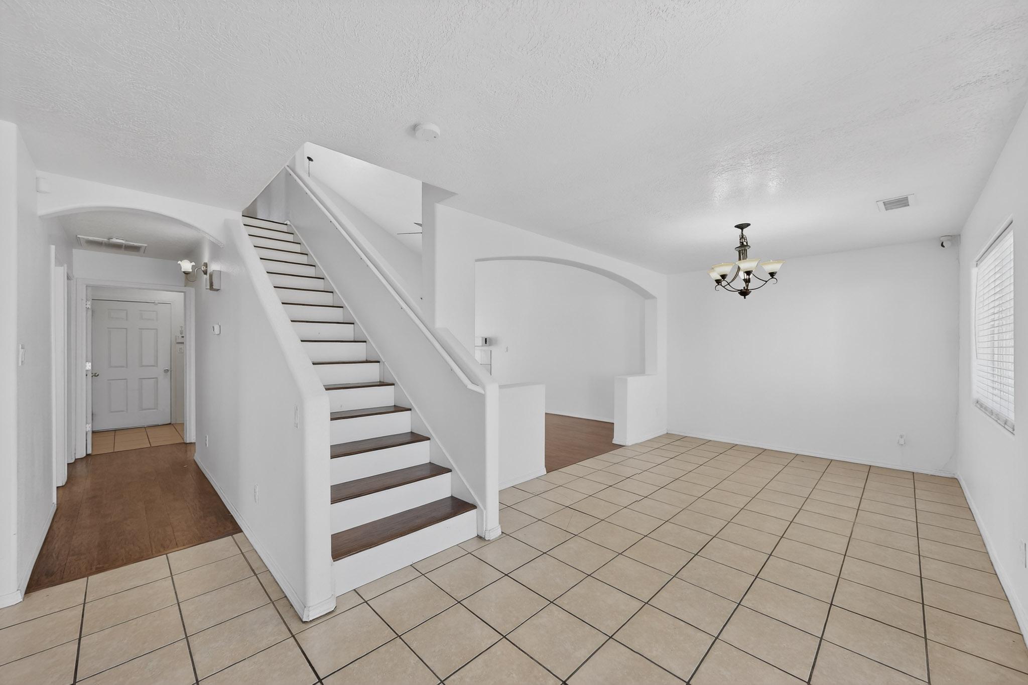 117 EL MUNDO Road