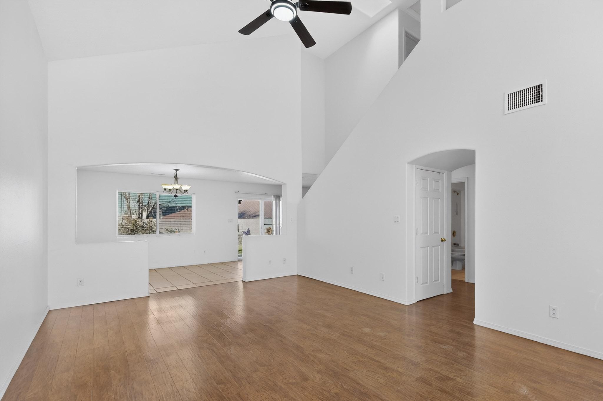 117 EL MUNDO Road