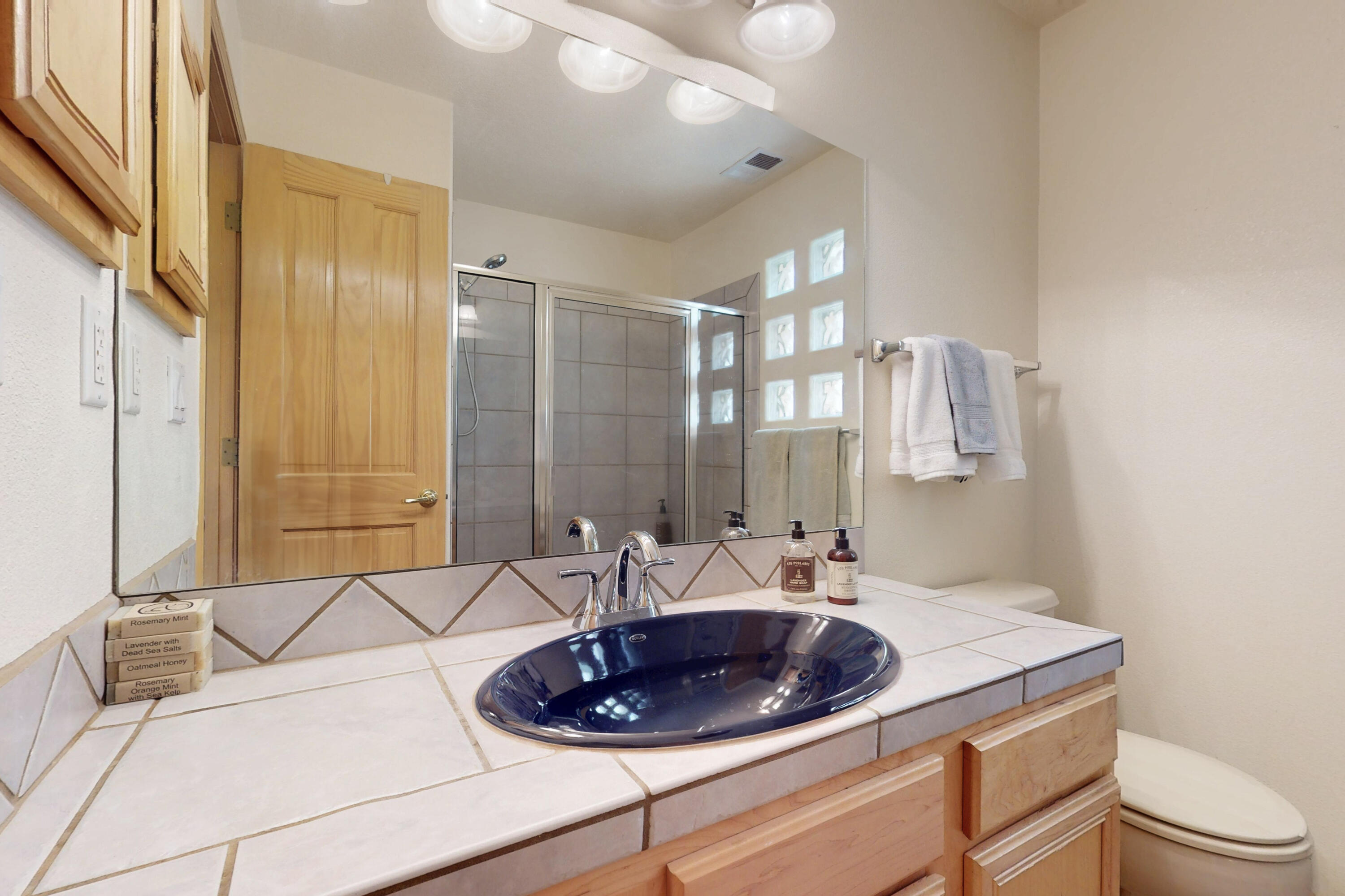 653 RENAISSANCE Loop SE