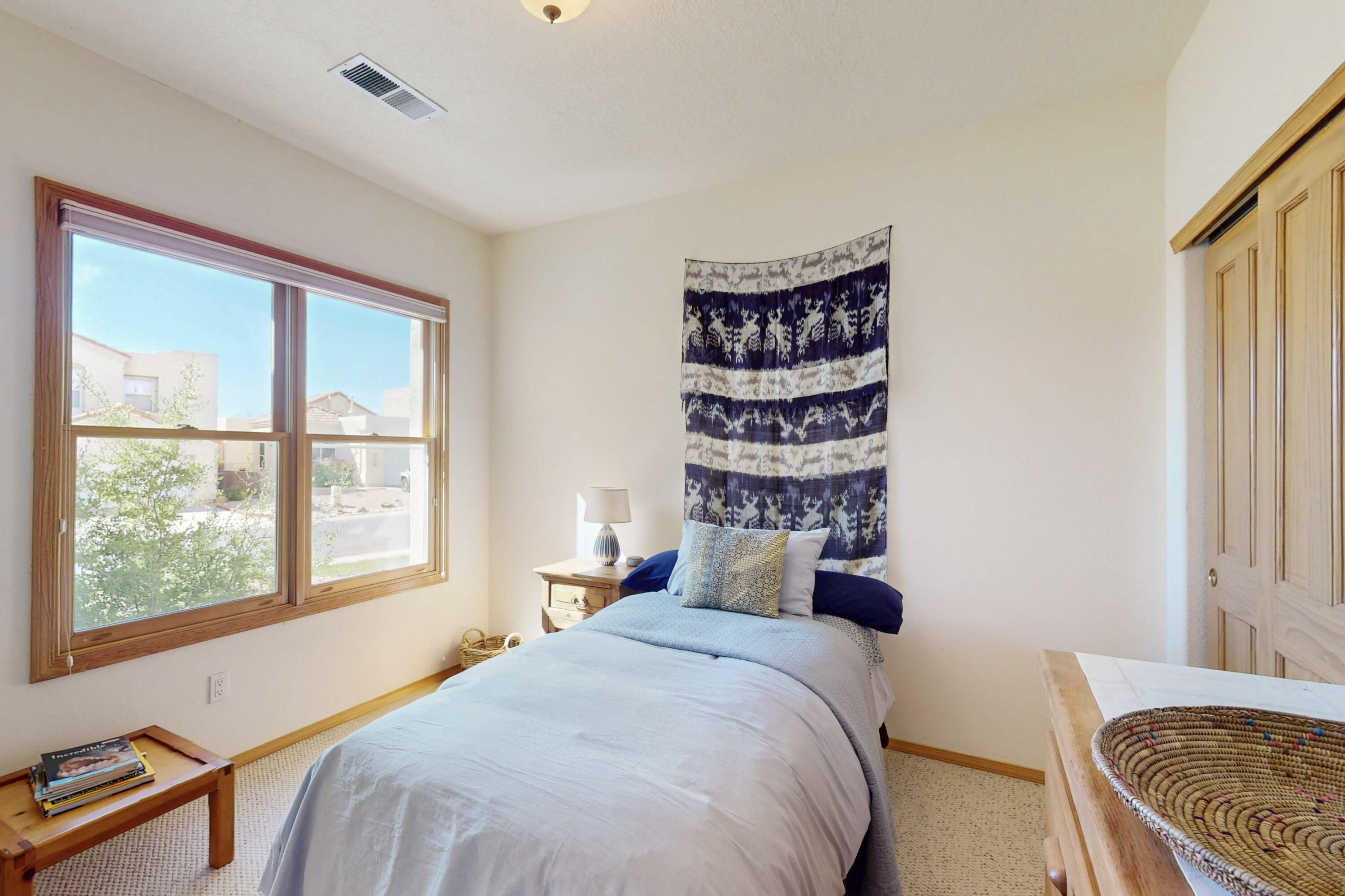 653 RENAISSANCE Loop SE