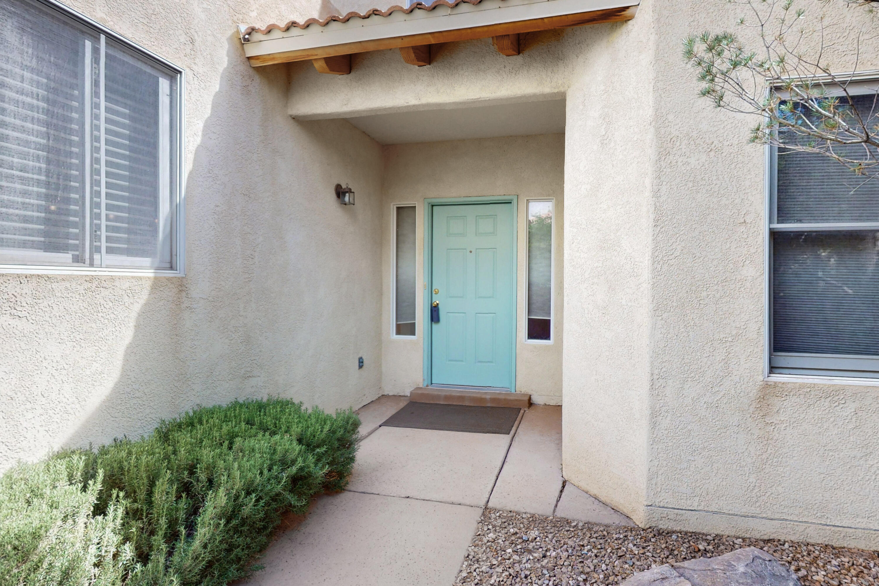 653 RENAISSANCE Loop SE