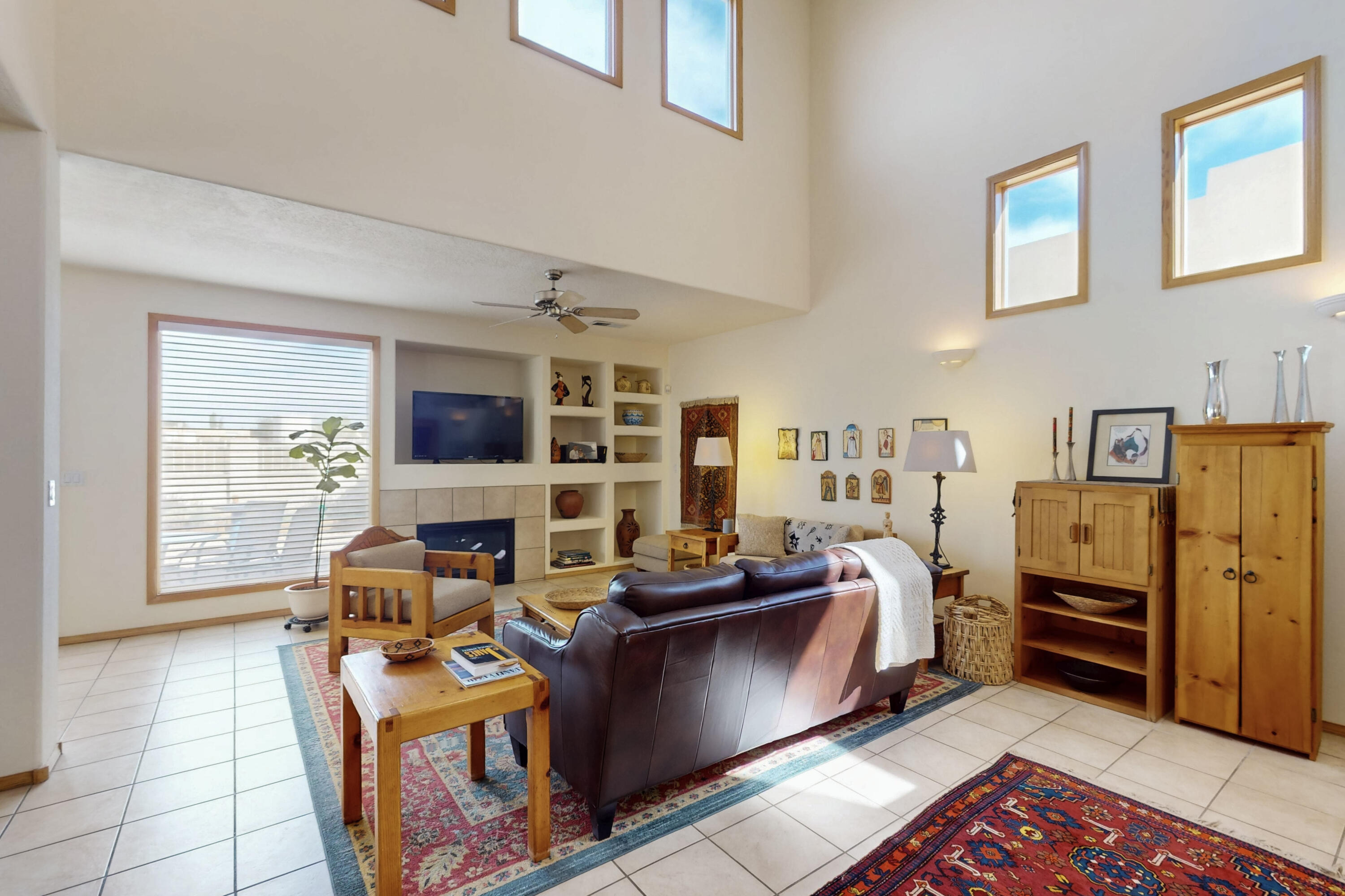 653 RENAISSANCE Loop SE