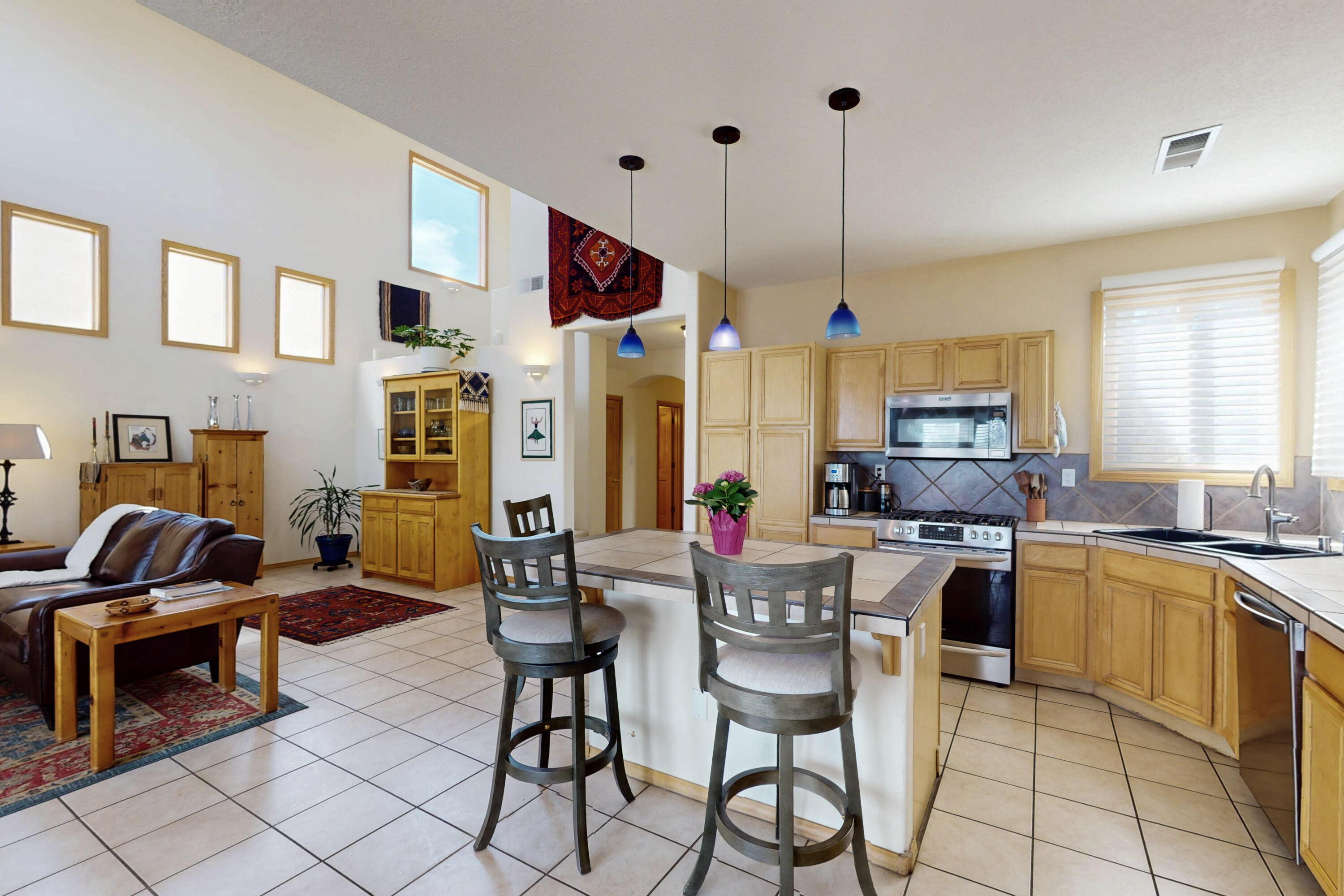 653 RENAISSANCE Loop SE