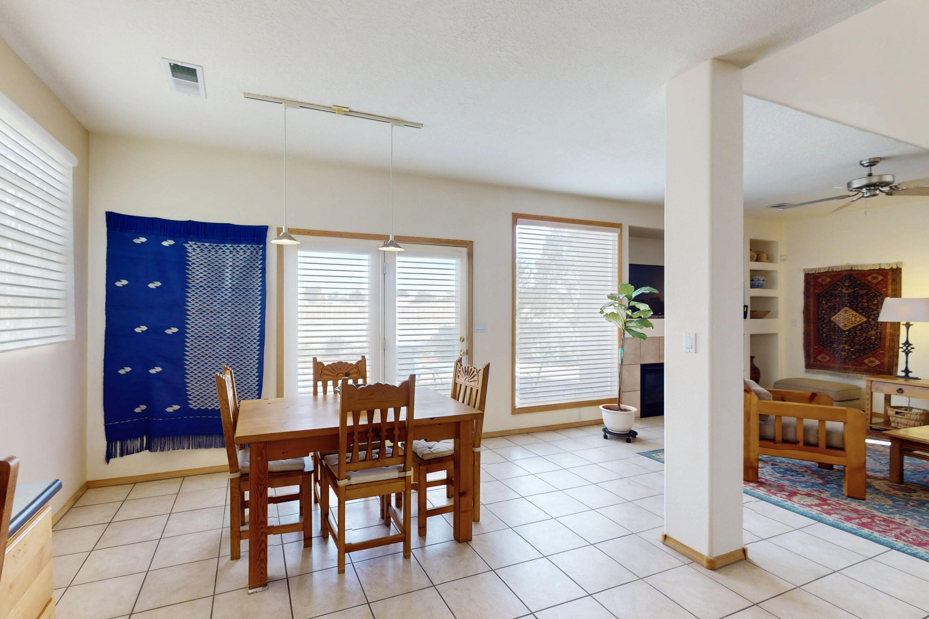 653 RENAISSANCE Loop SE