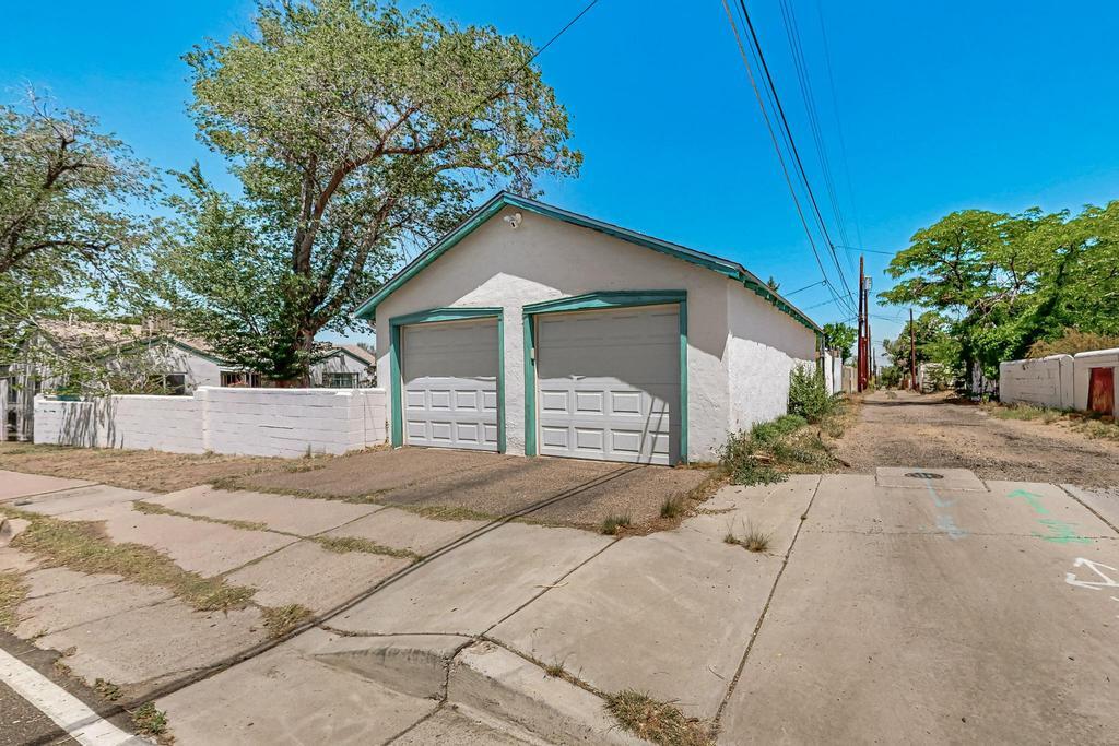 424 RICHMOND Drive SE