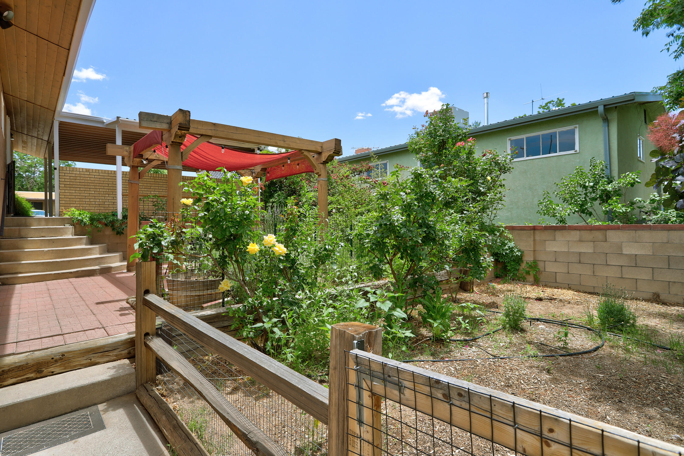 1835 SOLANO Drive NE