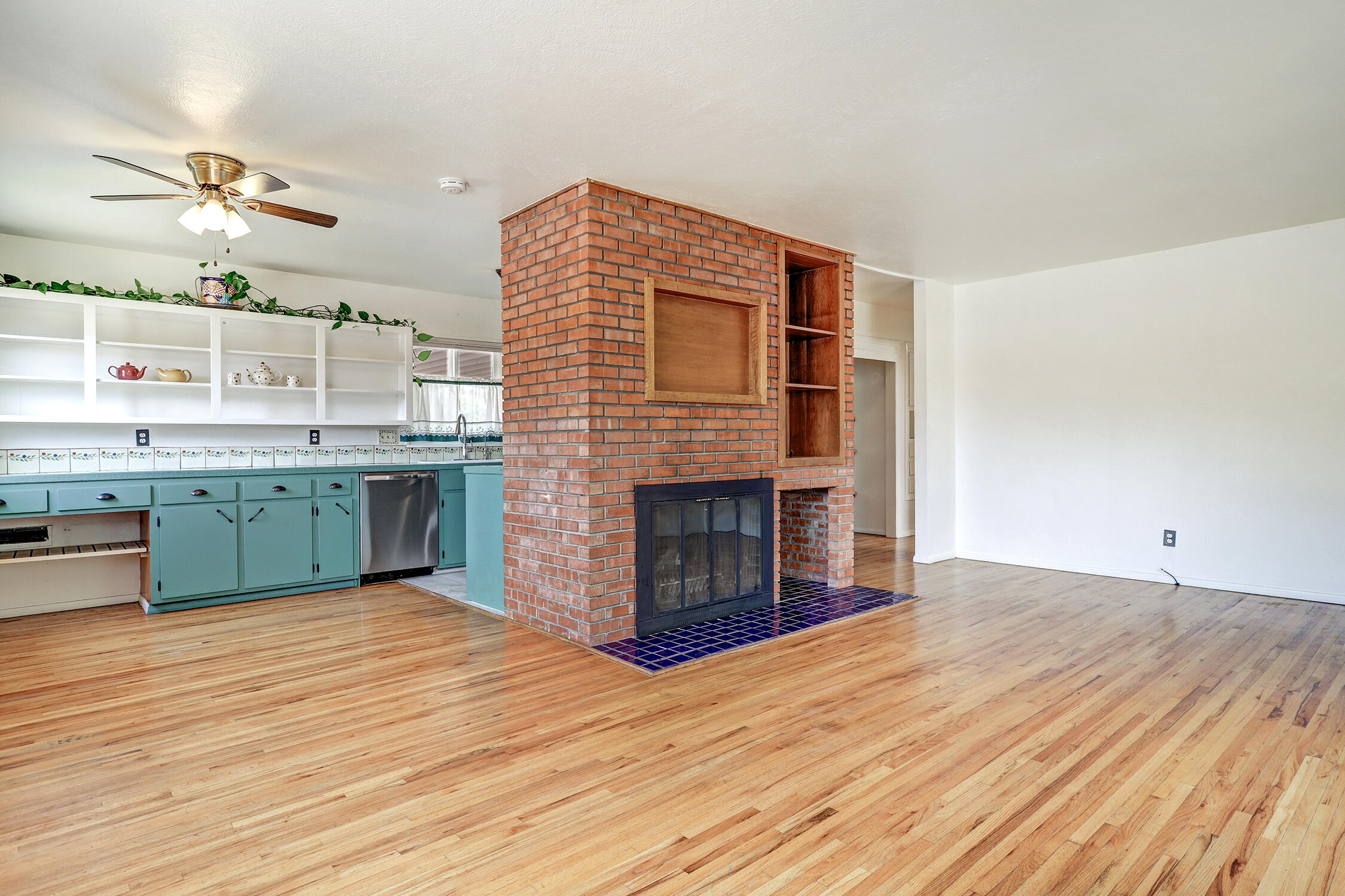 1835 SOLANO Drive NE