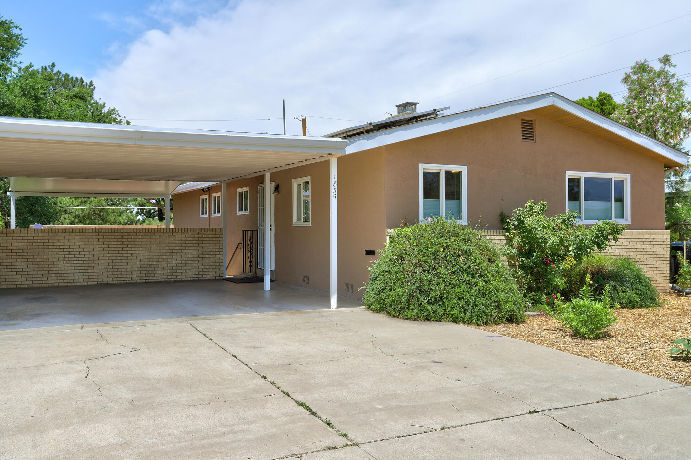 1835 SOLANO Drive NE
