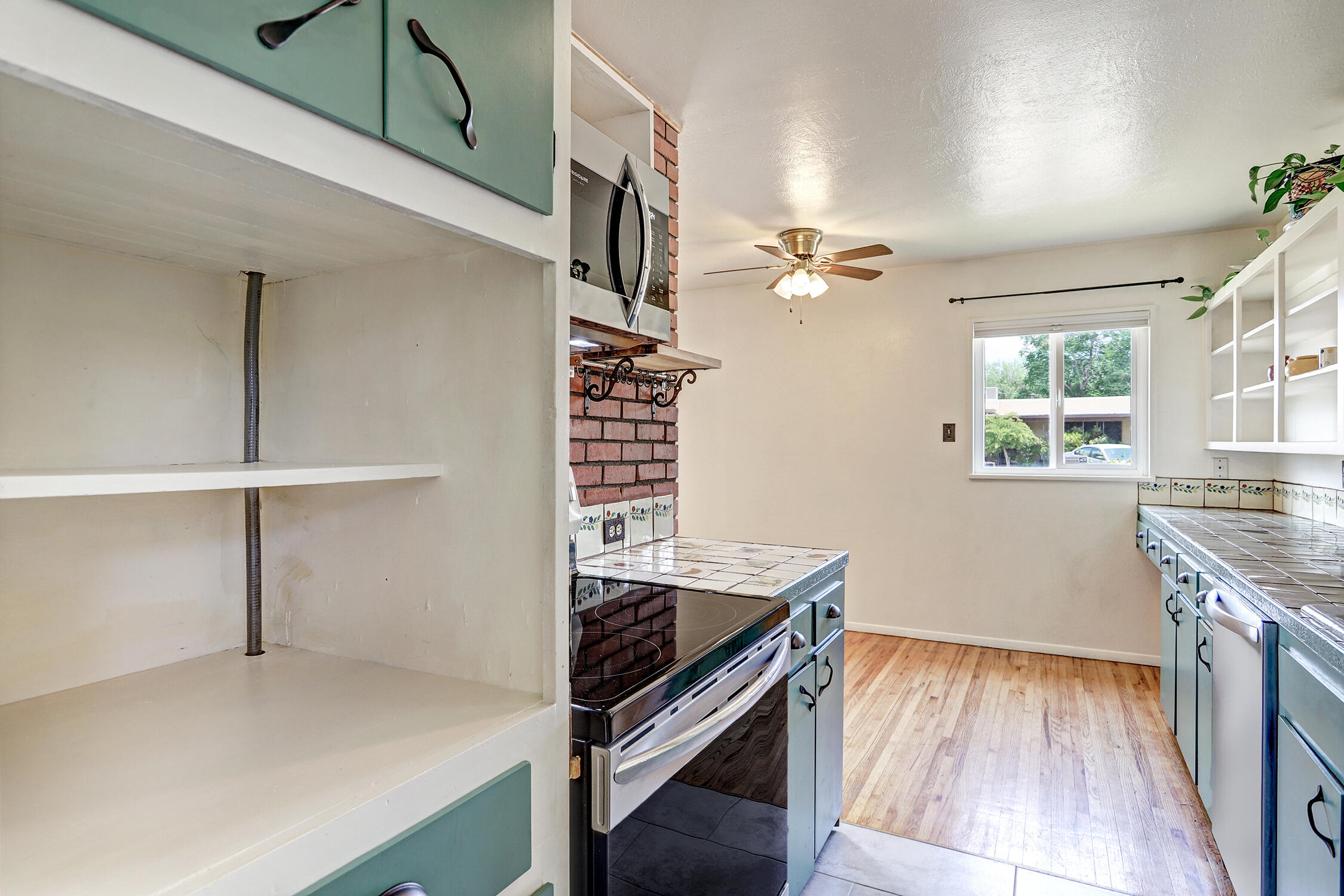 1835 SOLANO Drive NE