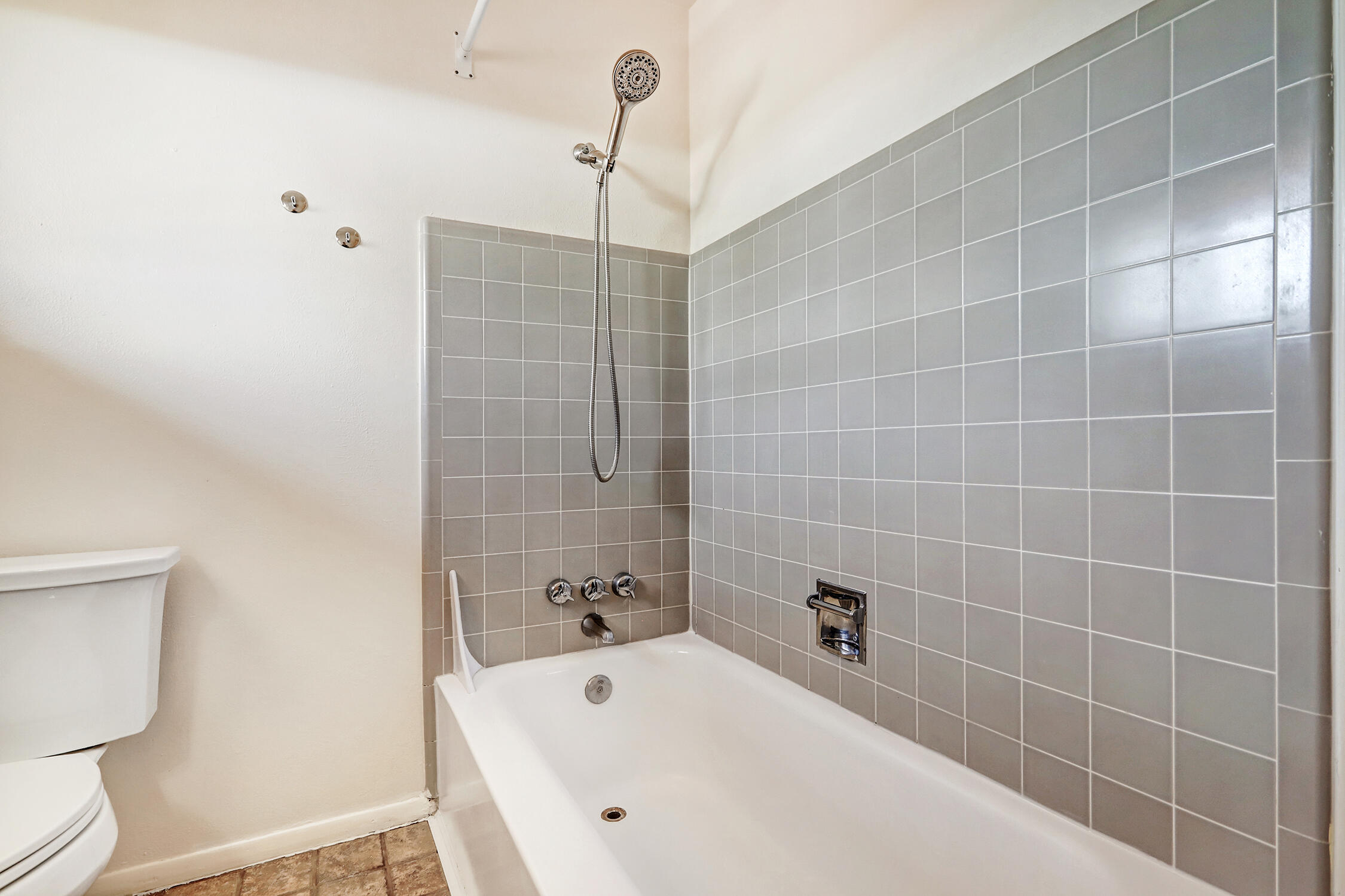 1835 SOLANO Drive NE