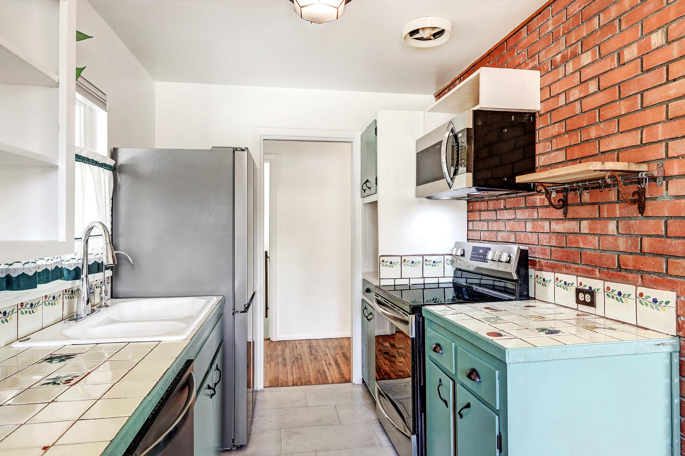 1835 SOLANO Drive NE