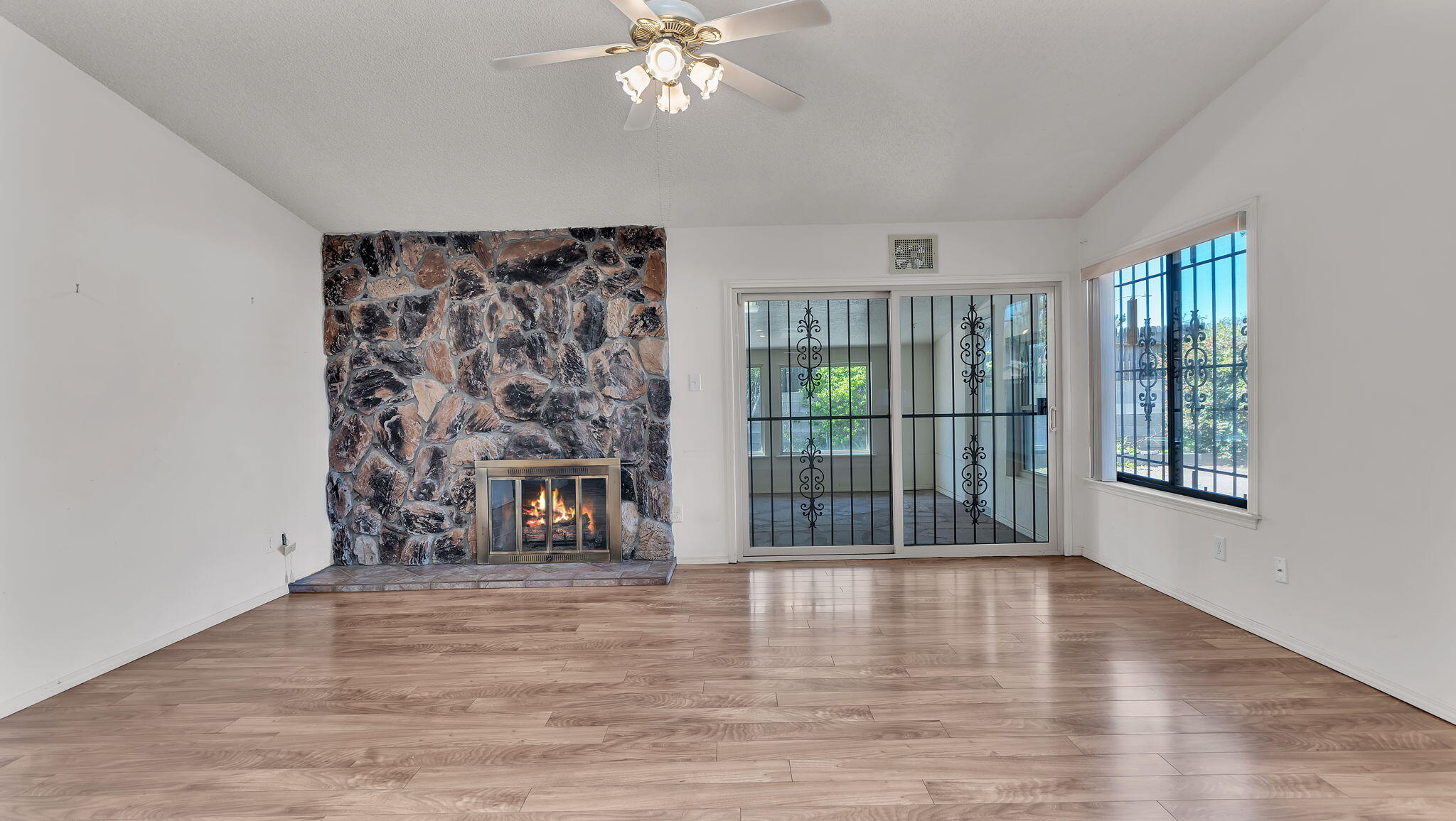 6600 AVENIDA LA COSTA NE