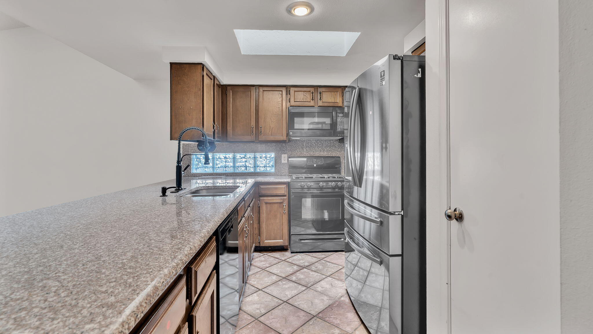6600 AVENIDA LA COSTA NE