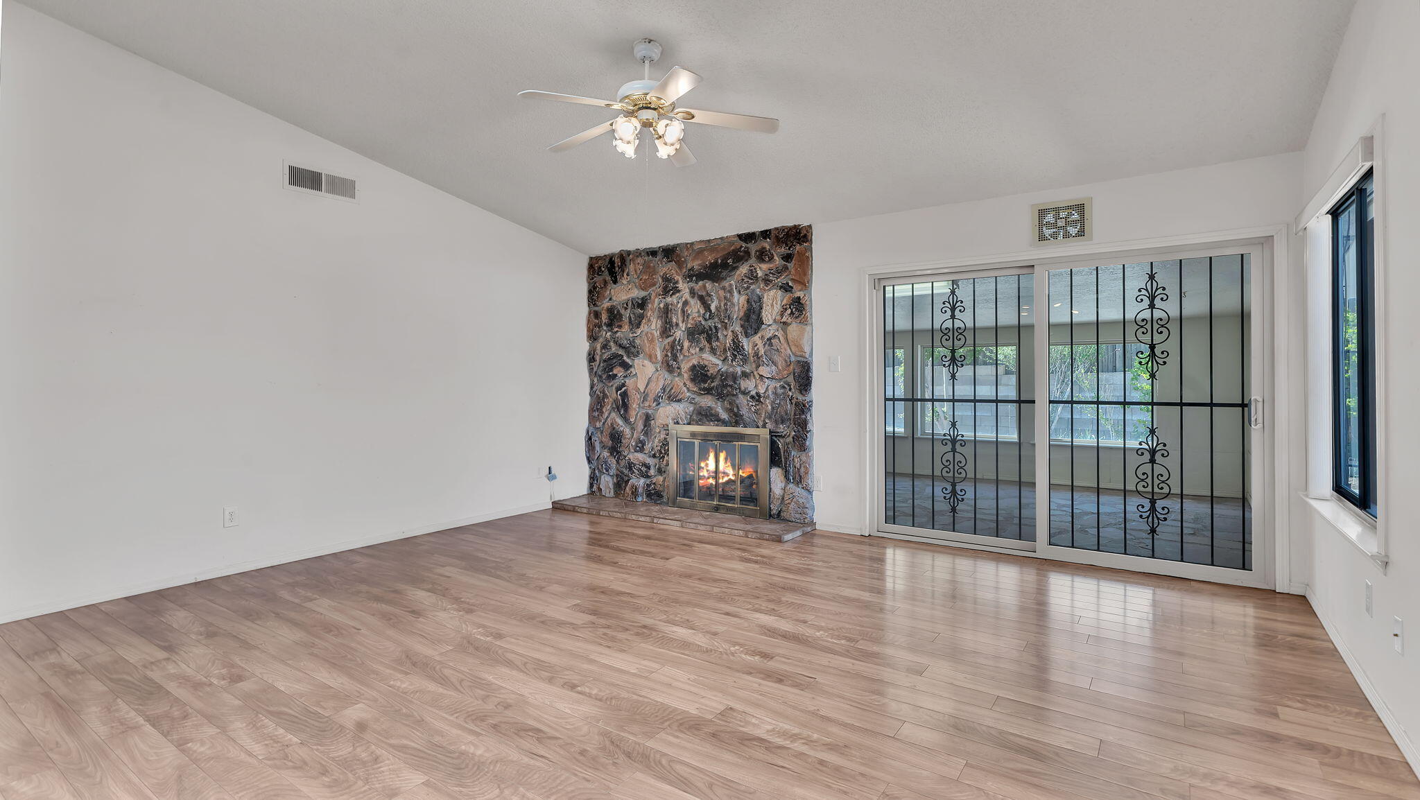 6600 AVENIDA LA COSTA NE