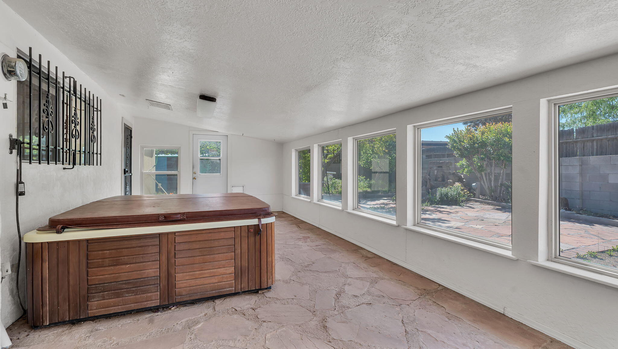 6600 AVENIDA LA COSTA NE