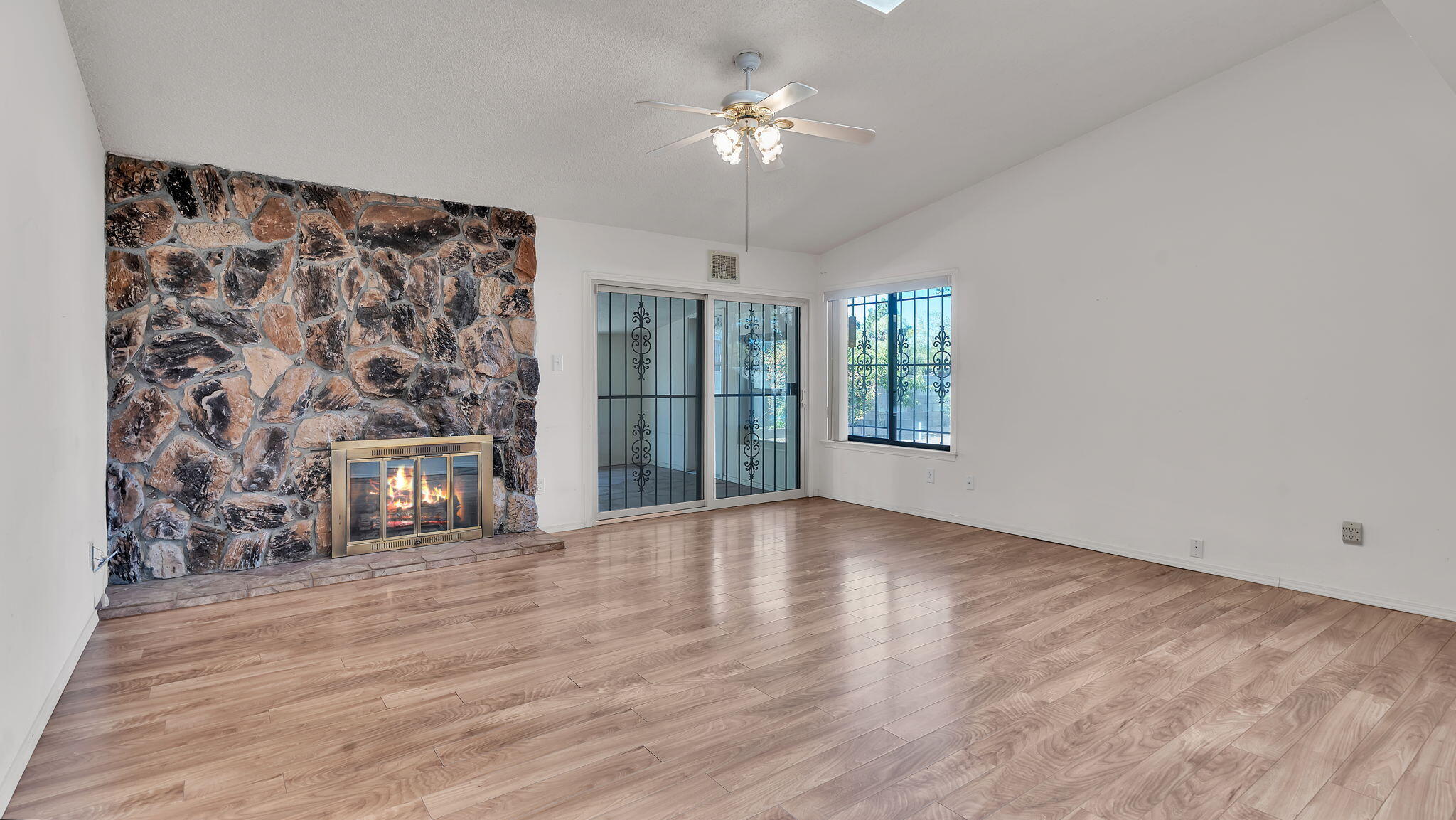 6600 AVENIDA LA COSTA NE