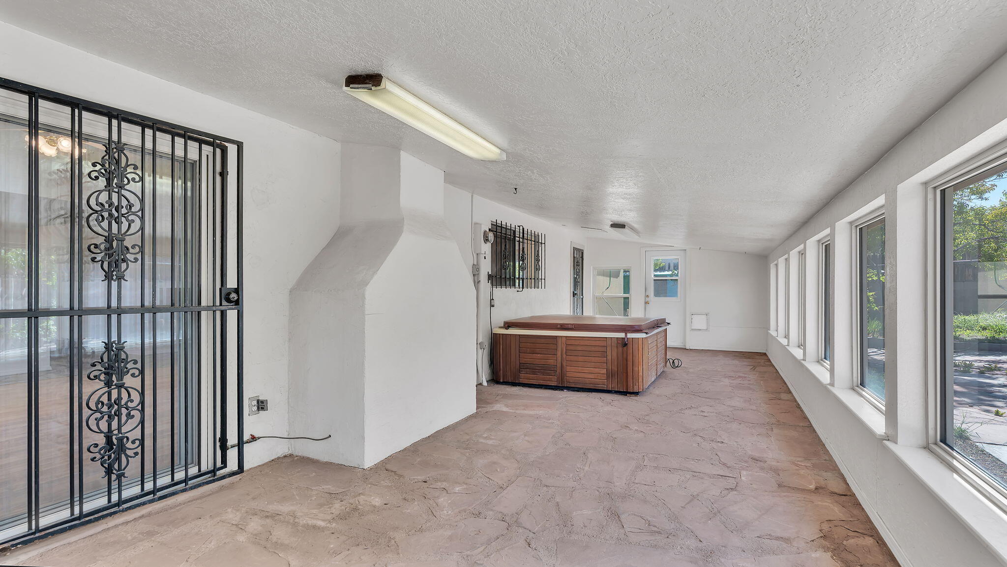 6600 AVENIDA LA COSTA NE