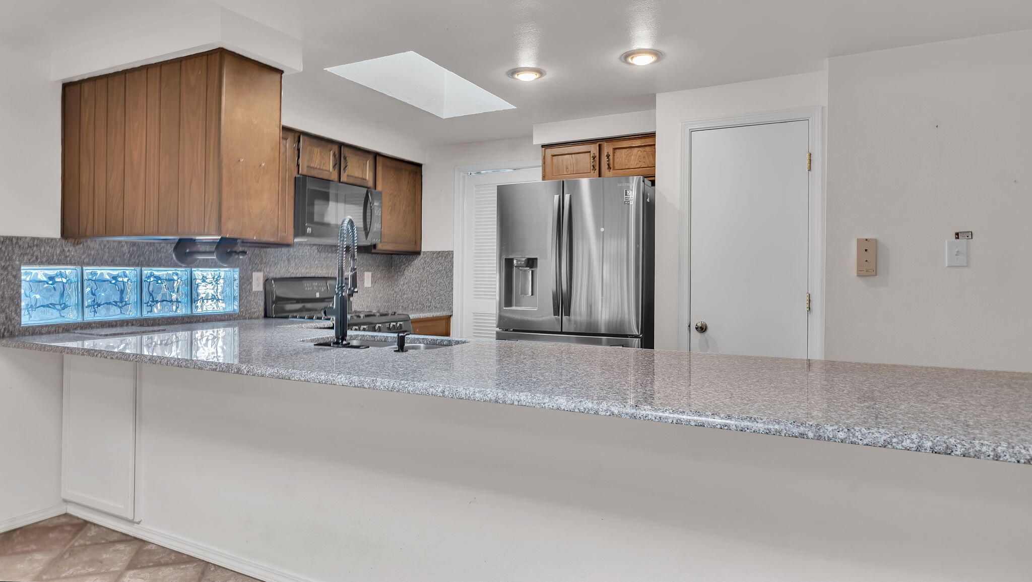 6600 AVENIDA LA COSTA NE