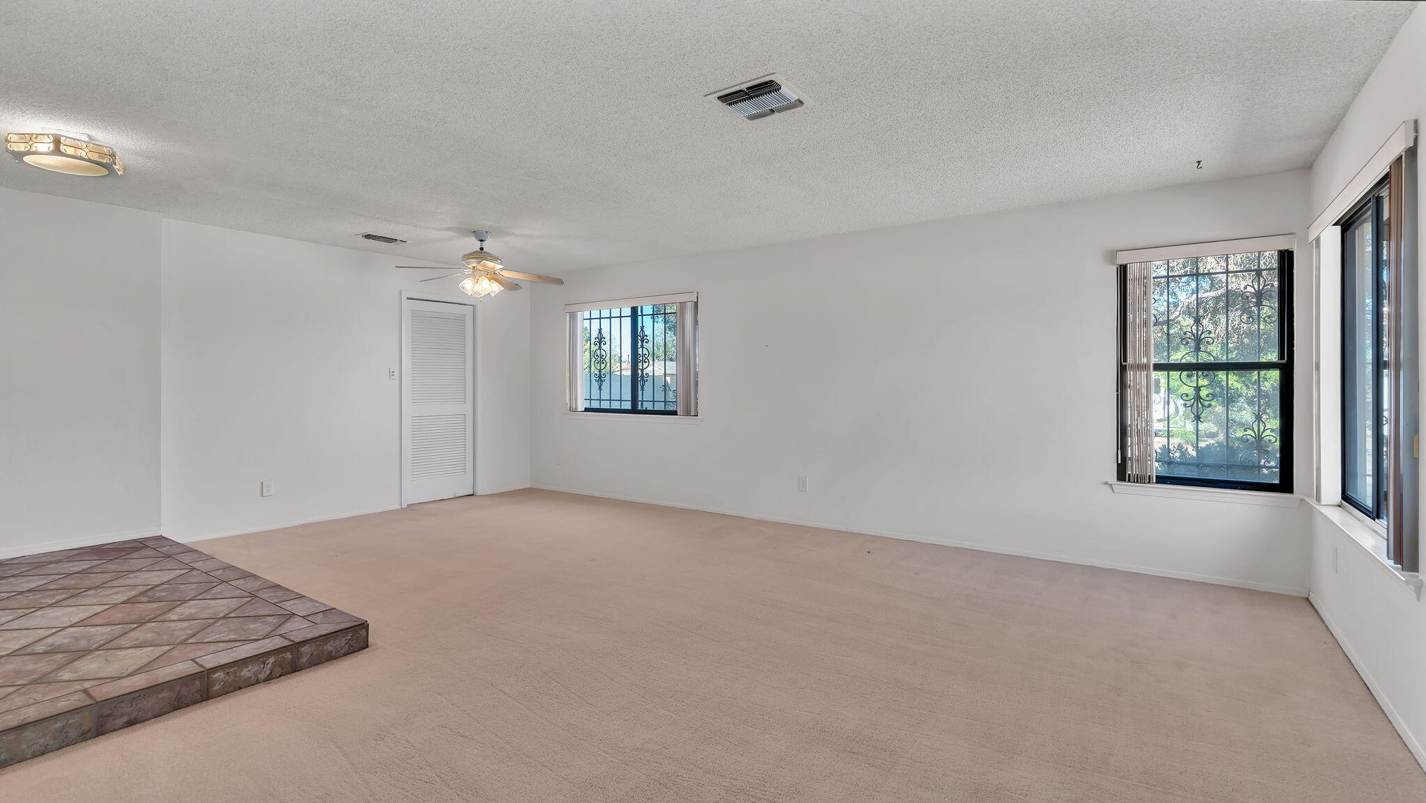 6600 AVENIDA LA COSTA NE